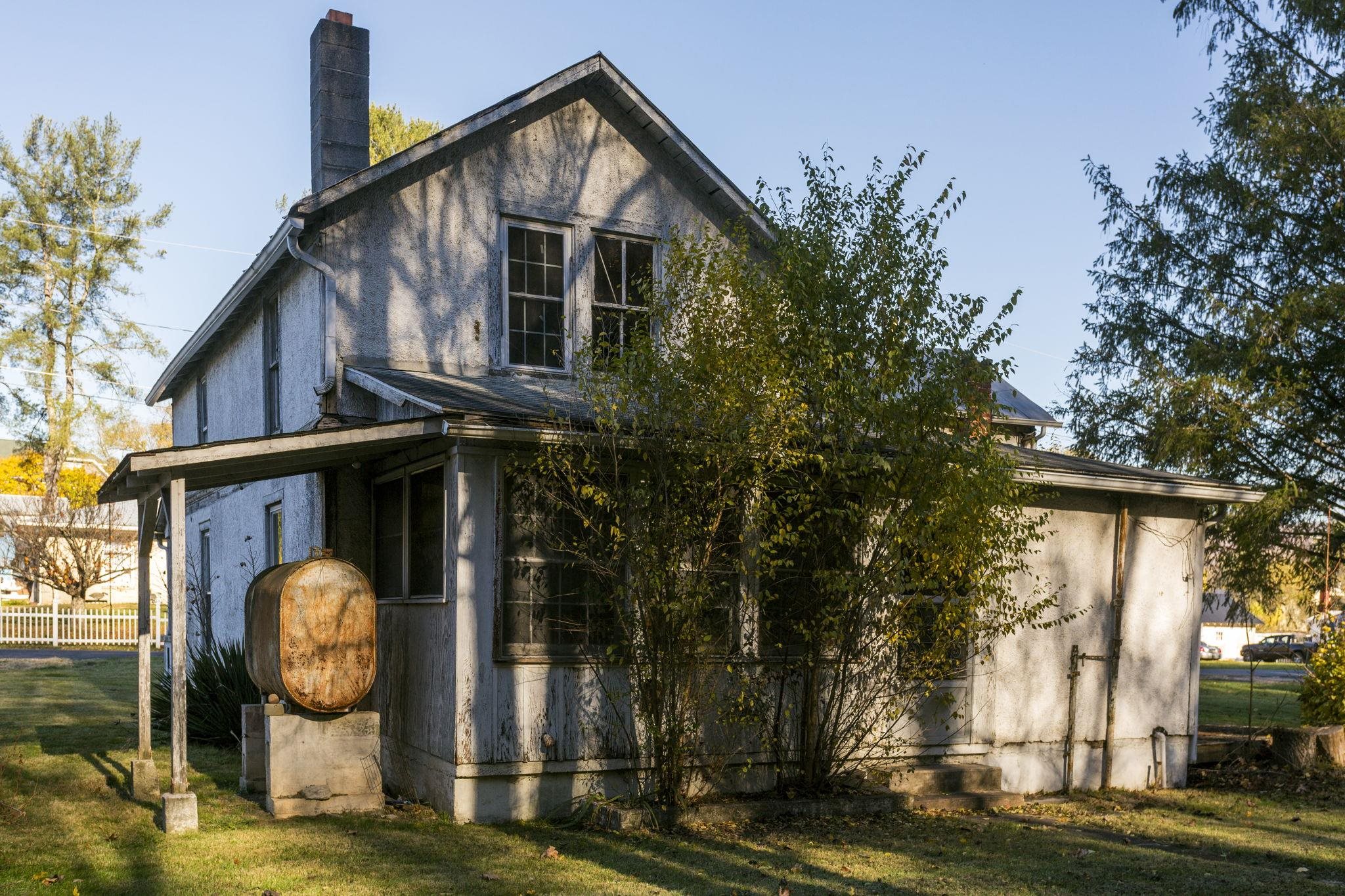 165 W RAILROAD AVE, CRAIGSVILLE, Virginia 24430, 4 Bedrooms Bedrooms, ,1 BathroomBathrooms,Residential,165 W RAILROAD AVE,670955 MLS # 670955