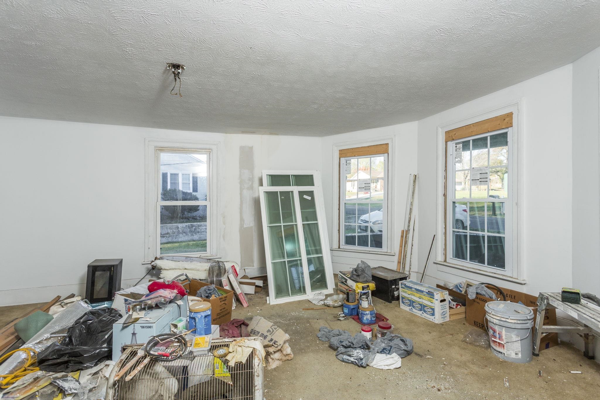 165 W RAILROAD AVE, CRAIGSVILLE, Virginia 24430, 4 Bedrooms Bedrooms, ,1 BathroomBathrooms,Residential,165 W RAILROAD AVE,670955 MLS # 670955