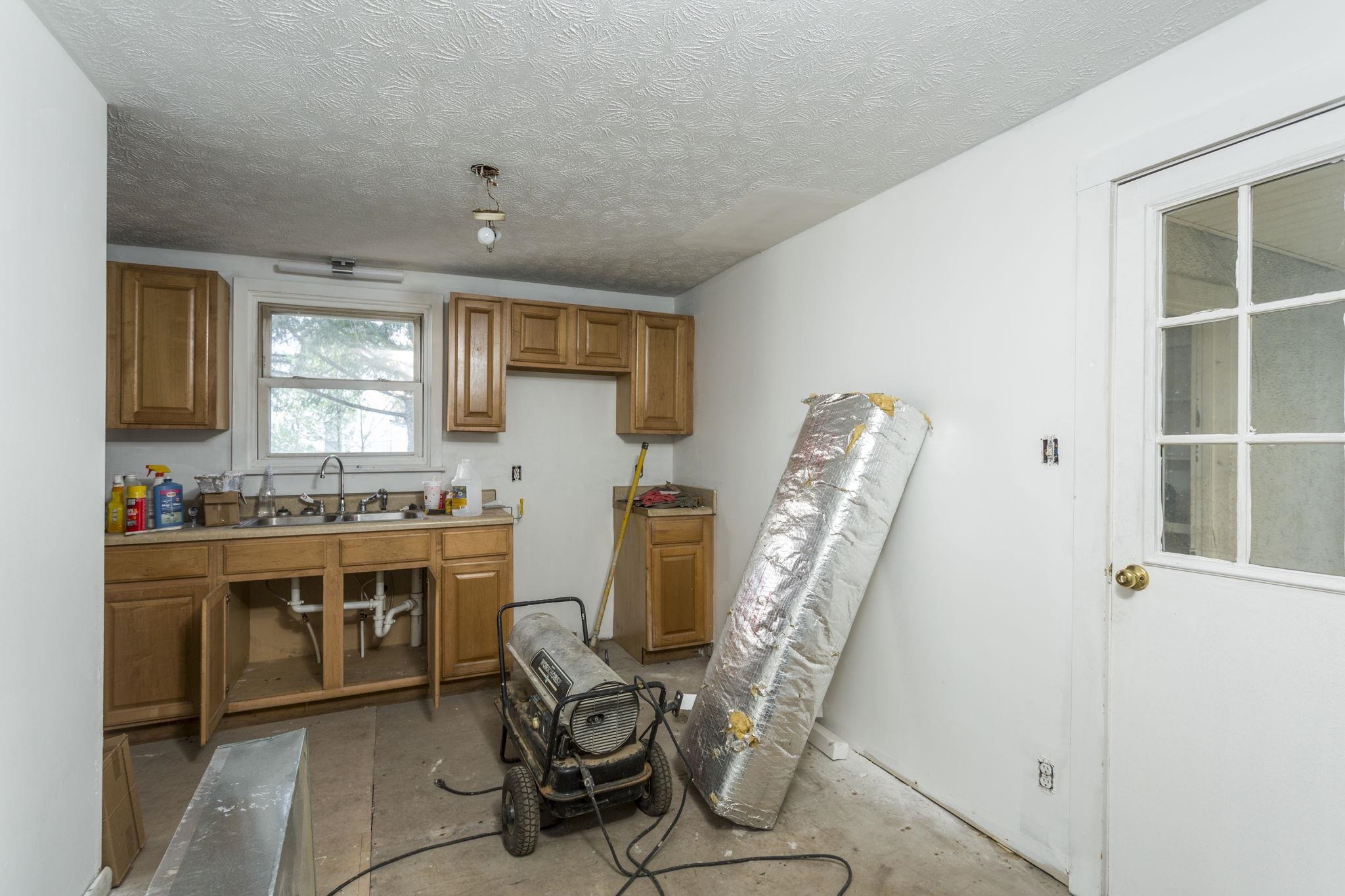 165 W RAILROAD AVE, CRAIGSVILLE, Virginia 24430, 4 Bedrooms Bedrooms, ,1 BathroomBathrooms,Residential,165 W RAILROAD AVE,670955 MLS # 670955