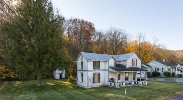 165 W RAILROAD AVE, CRAIGSVILLE, Virginia 24430, 4 Bedrooms Bedrooms, ,1 BathroomBathrooms,Residential,165 W RAILROAD AVE,670955 MLS # 670955