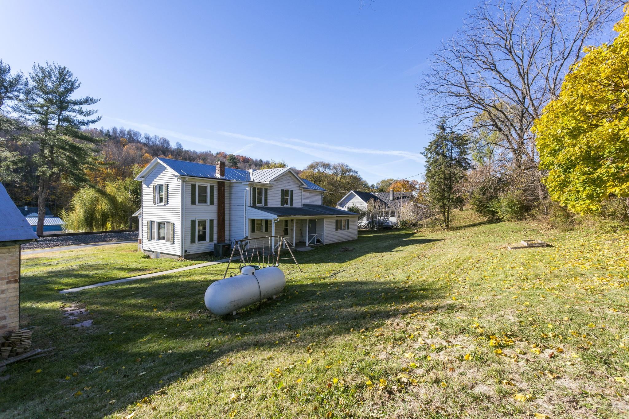 8 S CHESTNUT AVE, CRAIGSVILLE, Virginia 24430, 4 Bedrooms Bedrooms, ,1 BathroomBathrooms,Residential,8 S CHESTNUT AVE,670956 MLS # 670956 8 S CHESTNUT AVE, CRAIGSVILLE, Virginia 24430, 4 Bedrooms Bedrooms, ,1 BathroomBathrooms,Residential,8 S CHESTNUT AVE,670956 MLS # 670956