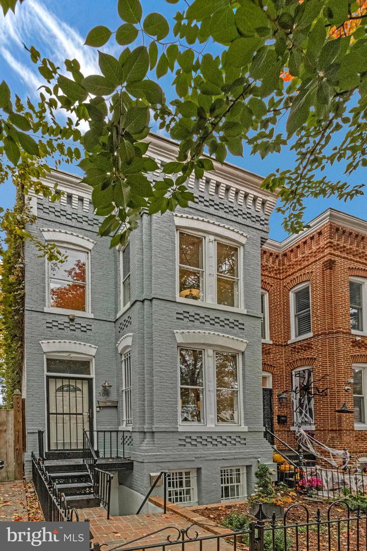 506 7TH ST NE, WASHINGTON, District Of Columbia 20002, 4 Bedrooms Bedrooms, ,2 BathroomsBathrooms,Residential,For sale,506 7TH ST NE,DCDC2229138 MLS # DCDC2229138