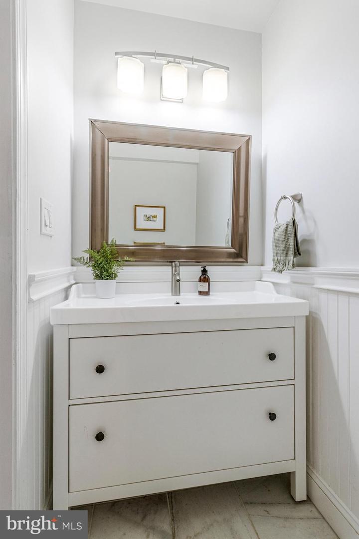 506 7TH ST NE, WASHINGTON, District Of Columbia 20002, 4 Bedrooms Bedrooms, ,2 BathroomsBathrooms,Residential,For sale,506 7TH ST NE,DCDC2229138 MLS # DCDC2229138