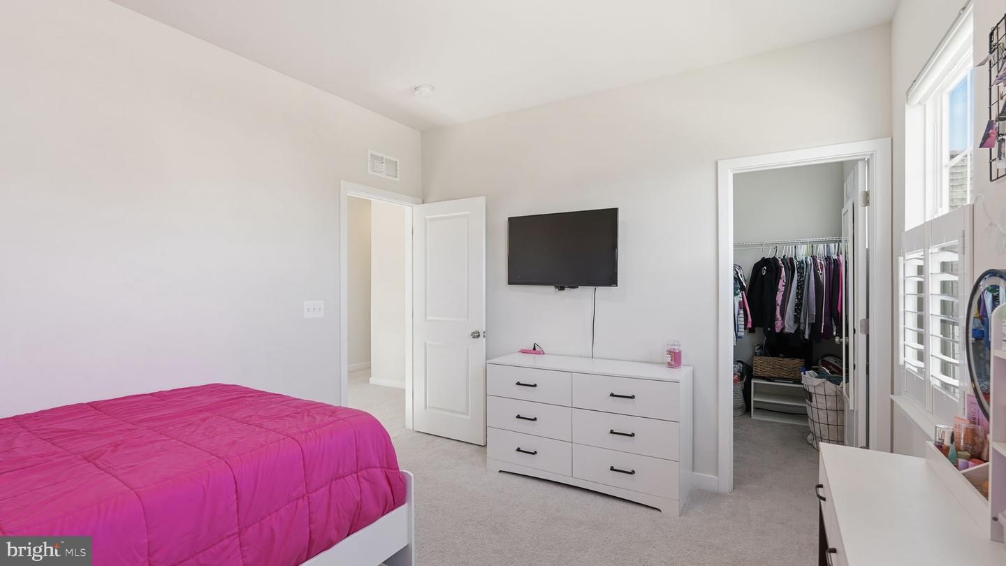 2124 BERWICK DR, JEFFERSONTON, Virginia 22724, 5 Bedrooms Bedrooms, ,3 BathroomsBathrooms,Residential,For sale,2124 BERWICK DR,VACU2012000 MLS # VACU2012000 2124 BERWICK DR, JEFFERSONTON, Virginia 22724, 5 Bedrooms Bedrooms, ,3 BathroomsBathrooms,Residential,For sale,2124 BERWICK DR,VACU2012000 MLS # VACU2012000