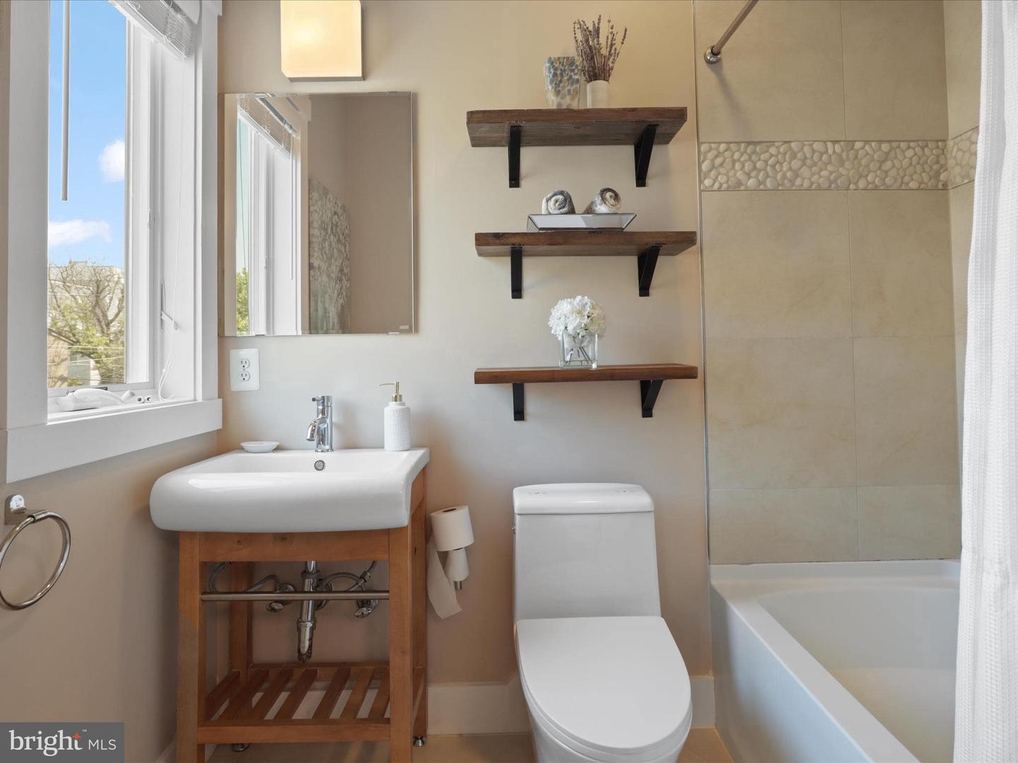 1524 GALES ST NE, WASHINGTON, District Of Columbia 20002, 3 Bedrooms Bedrooms, ,3 BathroomsBathrooms,Residential,For sale,1524 GALES ST NE,DCDC2231256 MLS # DCDC2231256