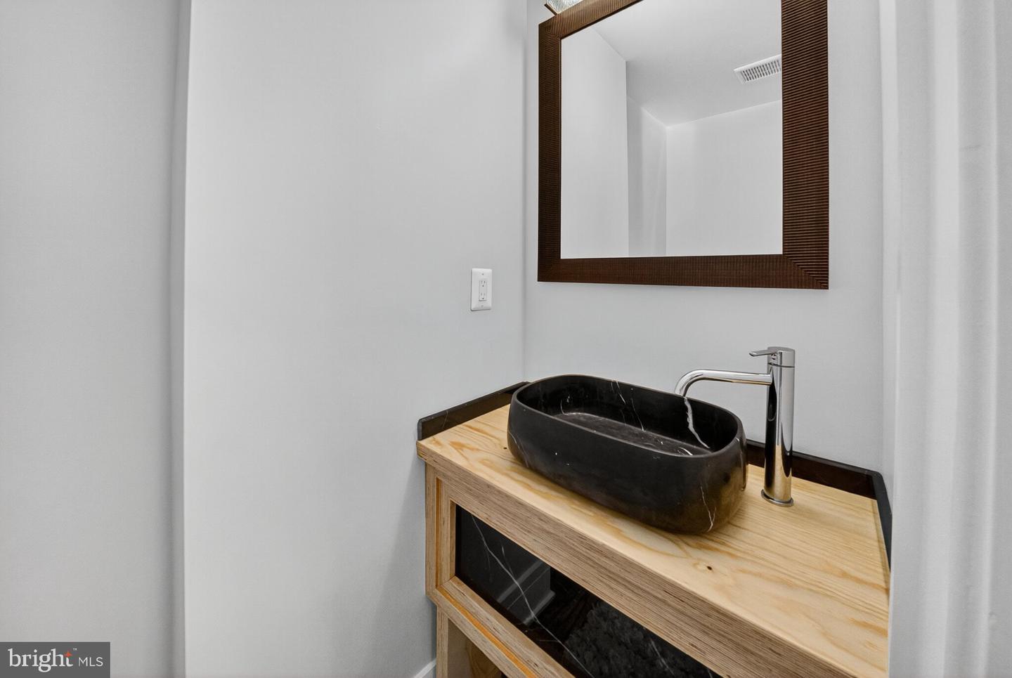 2017 FULTON PL NE, WASHINGTON, District Of Columbia 20018, 6 Bedrooms Bedrooms, 12 Rooms Rooms,5 BathroomsBathrooms,Residential,For sale,2017 FULTON PL NE,DCDC2231044 MLS # DCDC2231044