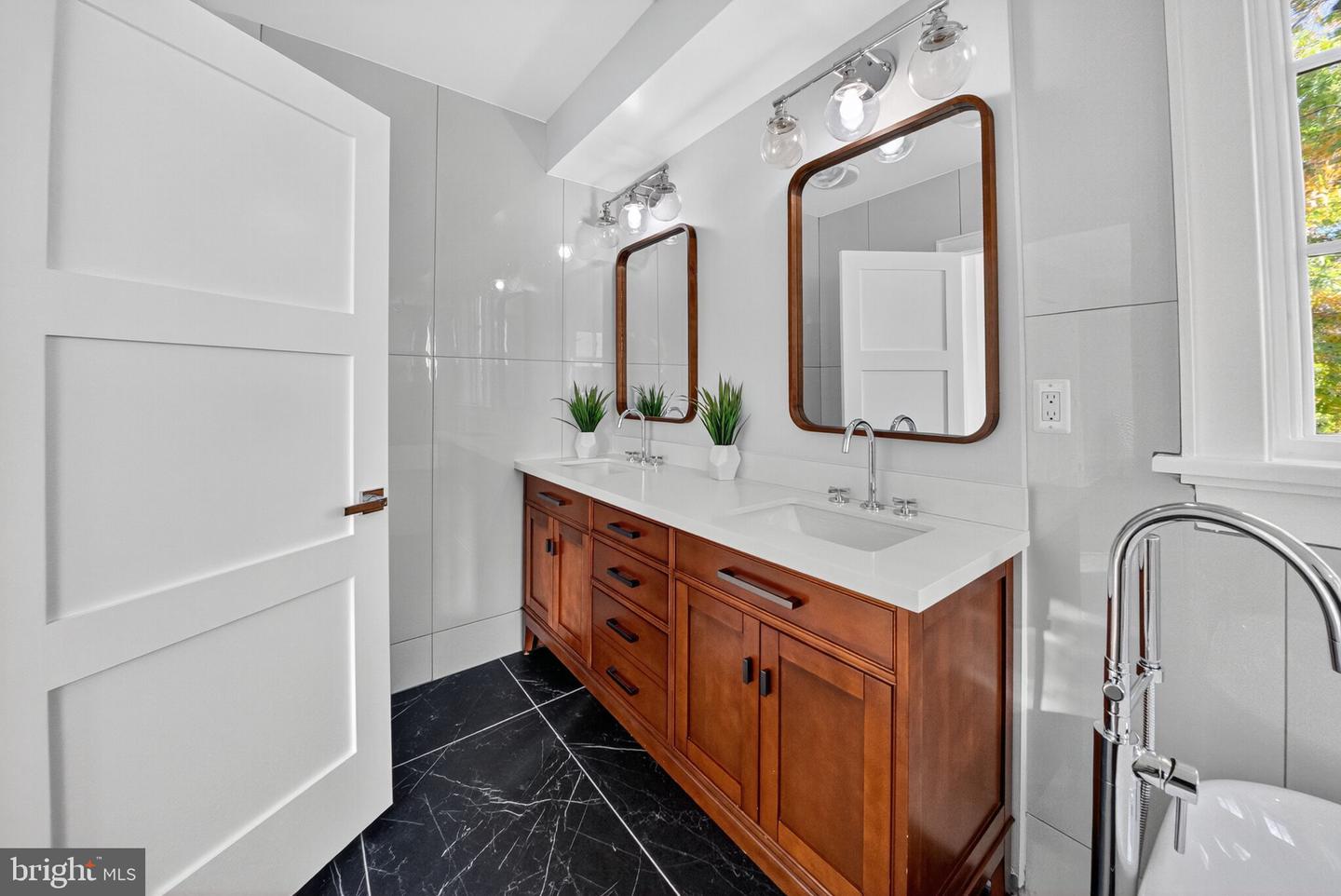 2017 FULTON PL NE, WASHINGTON, District Of Columbia 20018, 6 Bedrooms Bedrooms, 12 Rooms Rooms,5 BathroomsBathrooms,Residential,For sale,2017 FULTON PL NE,DCDC2231044 MLS # DCDC2231044