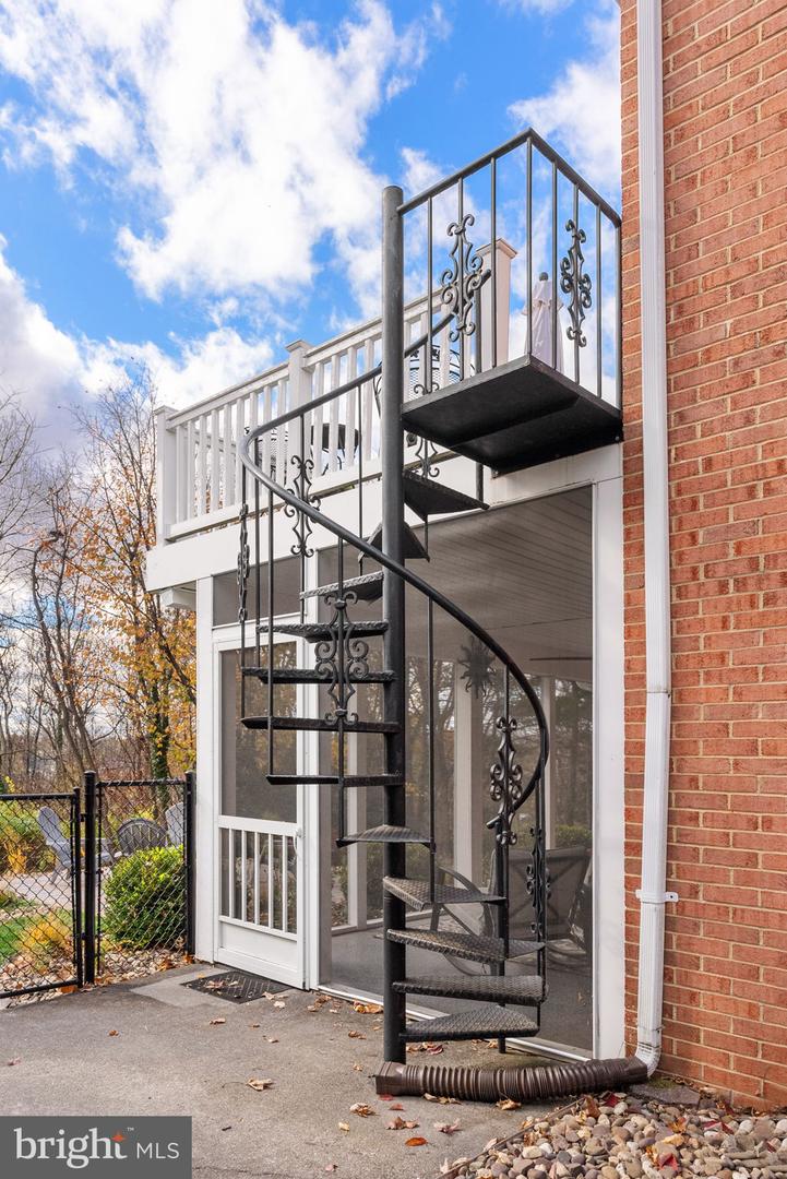 553 BELLVIEW AVE, WINCHESTER, Virginia 22601, 5 Bedrooms Bedrooms, ,2 BathroomsBathrooms,Residential,For sale,553 BELLVIEW AVE,VAWI2009450 MLS # VAWI2009450