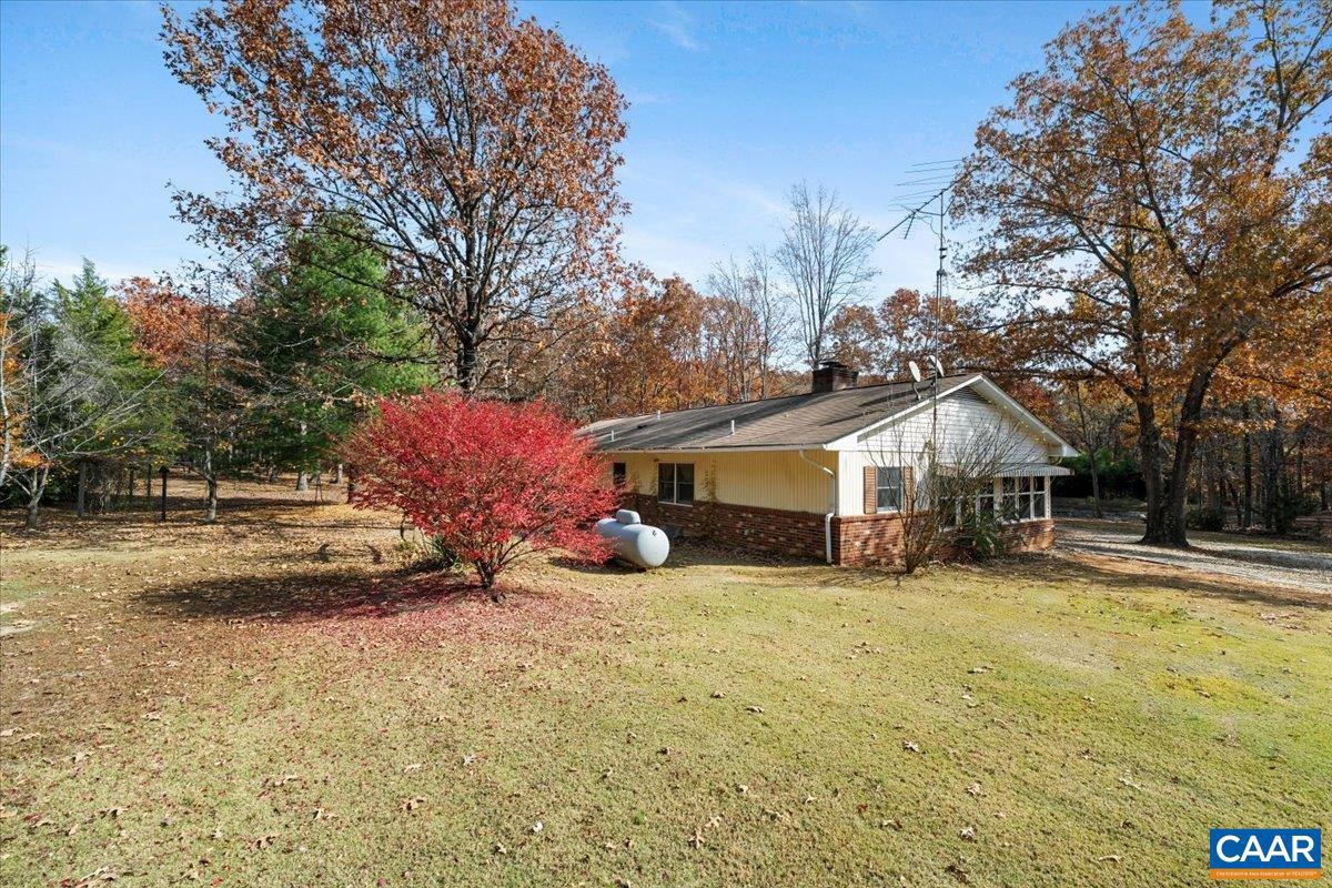 391 POND RD, BUCKINGHAM, Virginia 23921, 3 Bedrooms Bedrooms, ,3 BathroomsBathrooms,Residential,For sale,391 POND RD,670959 MLS # 670959 391 POND RD, BUCKINGHAM, Virginia 23921, 3 Bedrooms Bedrooms, ,3 BathroomsBathrooms,Residential,For sale,391 POND RD,670959 MLS # 670959