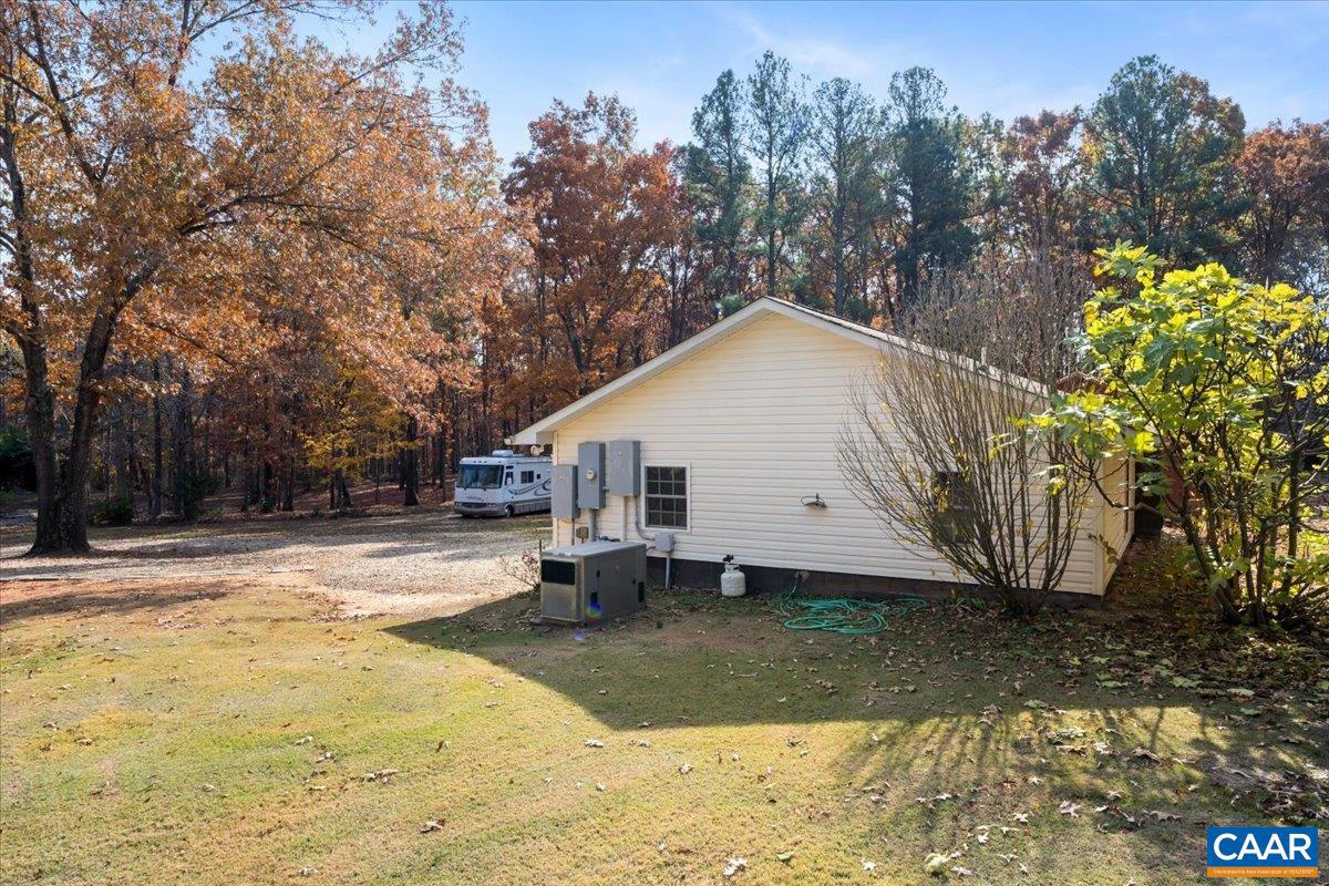 391 POND RD, BUCKINGHAM, Virginia 23921, 3 Bedrooms Bedrooms, ,3 BathroomsBathrooms,Residential,For sale,391 POND RD,670959 MLS # 670959 391 POND RD, BUCKINGHAM, Virginia 23921, 3 Bedrooms Bedrooms, ,3 BathroomsBathrooms,Residential,For sale,391 POND RD,670959 MLS # 670959