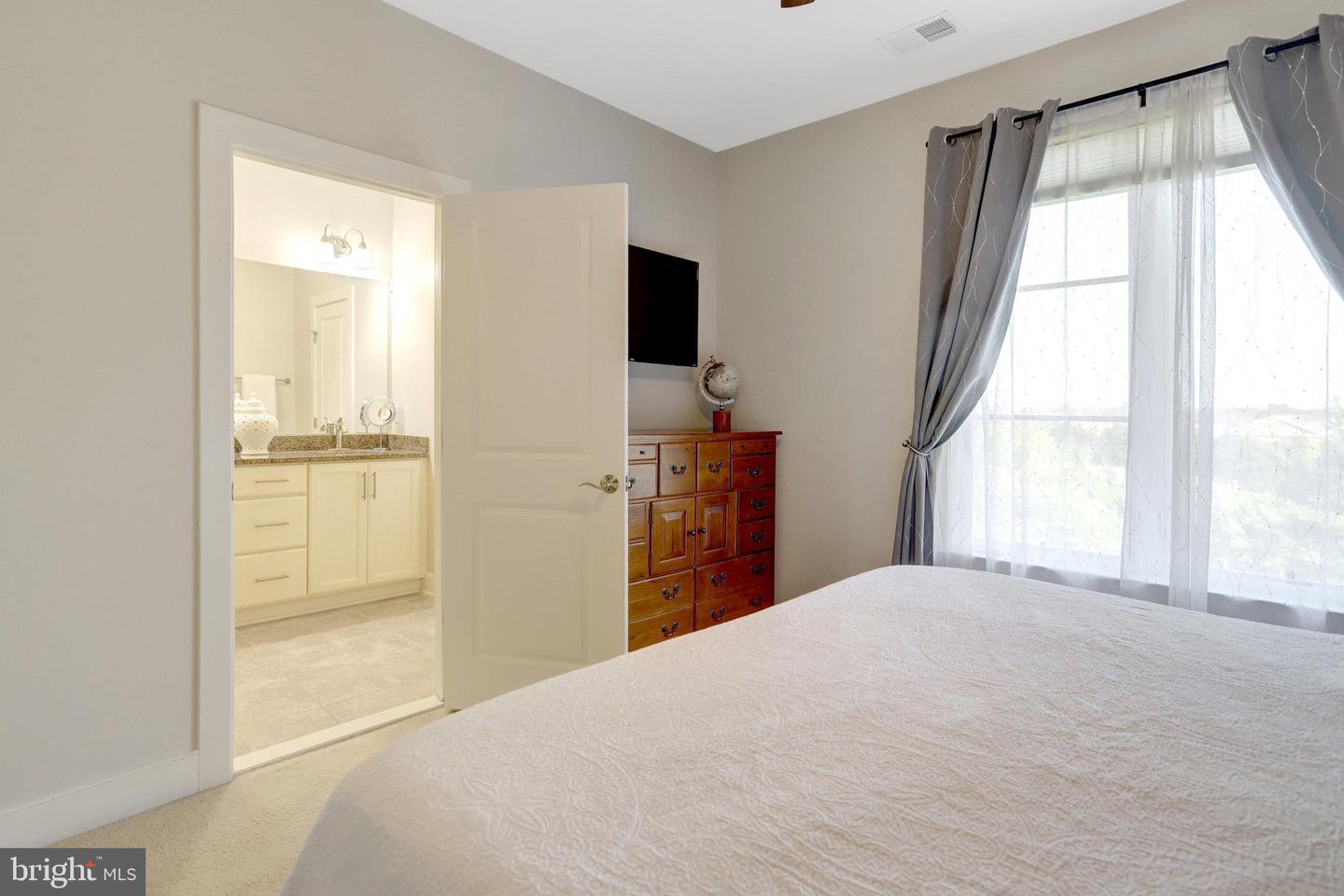 2004 POTOMAC AVE, ALEXANDRIA, Virginia 22301, 4 Bedrooms Bedrooms, ,3 BathroomsBathrooms,Residential,For sale,2004 POTOMAC AVE,VAAX2051712 MLS # VAAX2051712