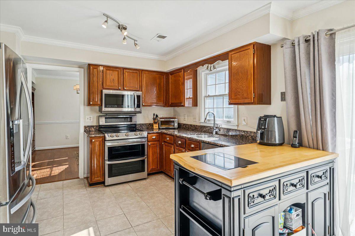 1551 BROWNSVILLE DR, HERNDON, Virginia 20170, 4 Bedrooms Bedrooms, ,3 BathroomsBathrooms,Residential,For sale,1551 BROWNSVILLE DR,VAFX2268280 MLS # VAFX2268280