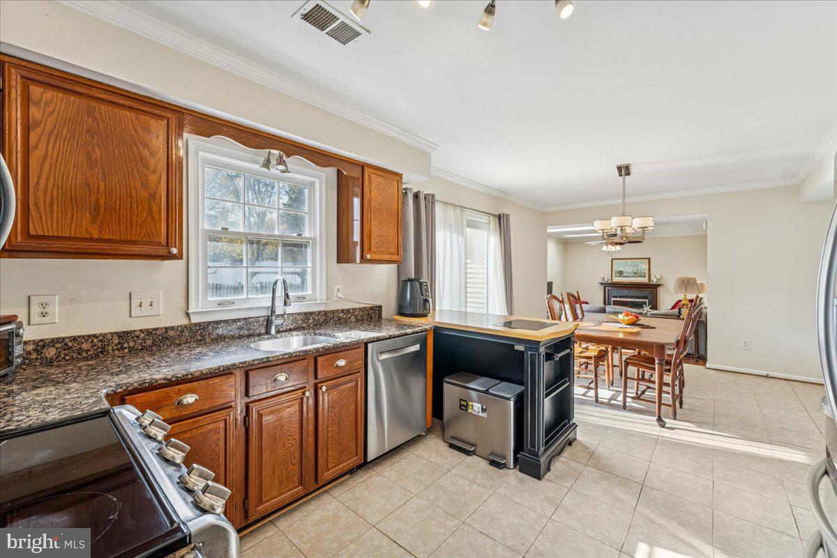 1551 BROWNSVILLE DR, HERNDON, Virginia 20170, 4 Bedrooms Bedrooms, ,3 BathroomsBathrooms,Residential,For sale,1551 BROWNSVILLE DR,VAFX2268280 MLS # VAFX2268280