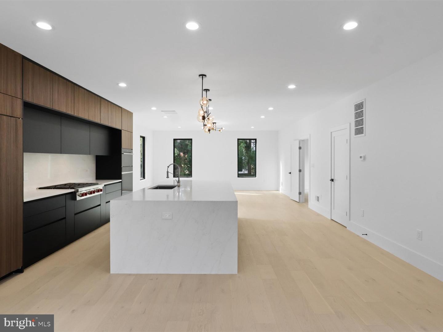 818 N EDGEWOOD ST, ARLINGTON, Virginia 22201, 4 Bedrooms Bedrooms, ,6 BathroomsBathrooms,Residential,For sale,818 N EDGEWOOD ST,VAAR2064320 MLS # VAAR2064320