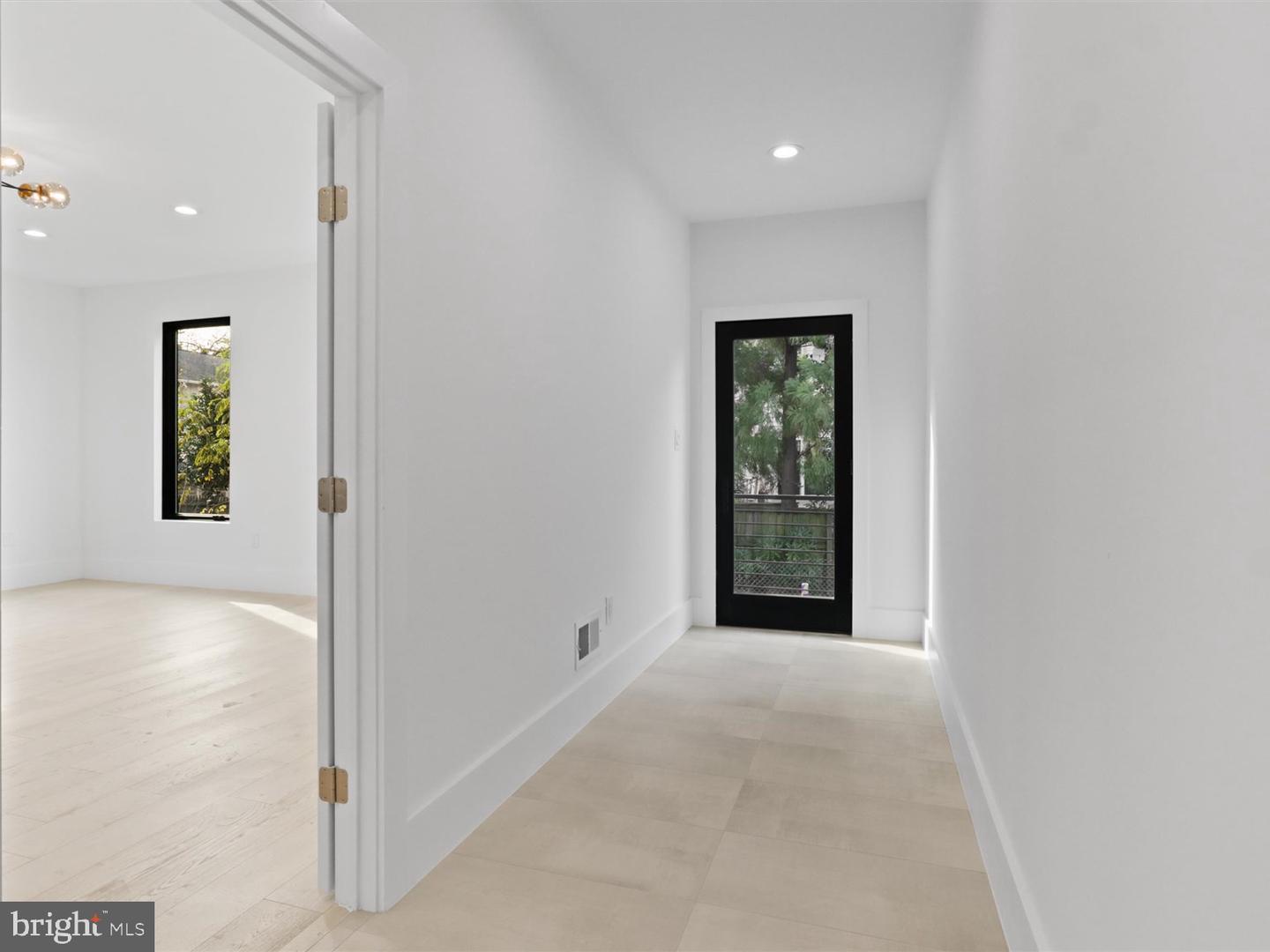 818 N EDGEWOOD ST, ARLINGTON, Virginia 22201, 4 Bedrooms Bedrooms, ,6 BathroomsBathrooms,Residential,For sale,818 N EDGEWOOD ST,VAAR2064320 MLS # VAAR2064320