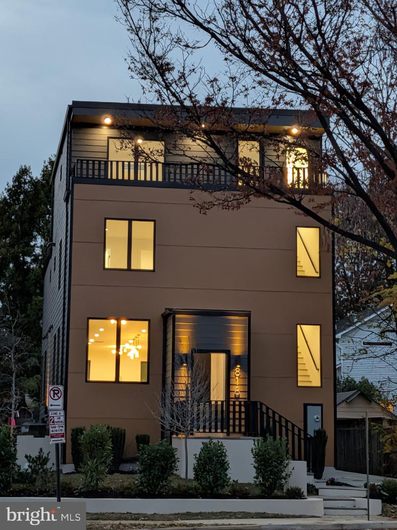 818 N EDGEWOOD ST, ARLINGTON, Virginia 22201, 4 Bedrooms Bedrooms, ,6 BathroomsBathrooms,Residential,For sale,818 N EDGEWOOD ST,VAAR2064320 MLS # VAAR2064320