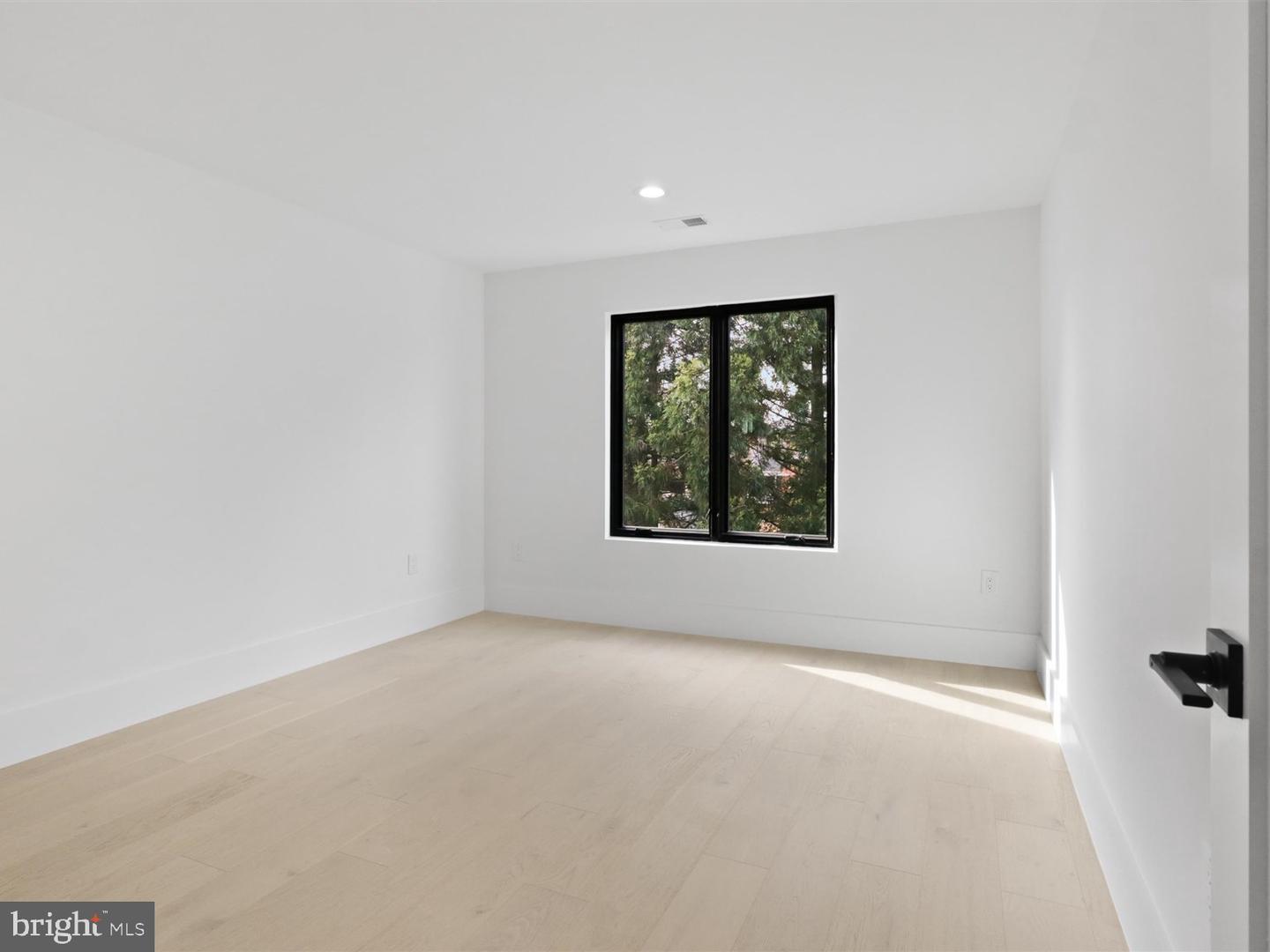 818 N EDGEWOOD ST, ARLINGTON, Virginia 22201, 4 Bedrooms Bedrooms, ,6 BathroomsBathrooms,Residential,For sale,818 N EDGEWOOD ST,VAAR2064320 MLS # VAAR2064320