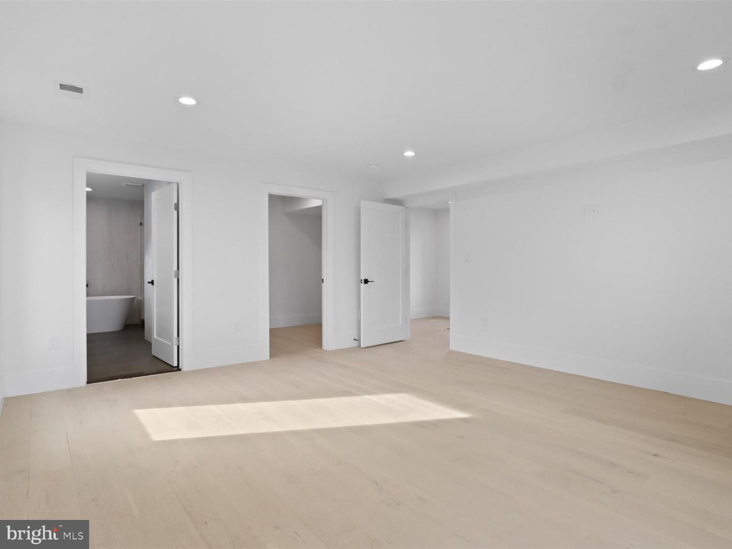 818 N EDGEWOOD ST, ARLINGTON, Virginia 22201, 4 Bedrooms Bedrooms, ,6 BathroomsBathrooms,Residential,For sale,818 N EDGEWOOD ST,VAAR2064320 MLS # VAAR2064320