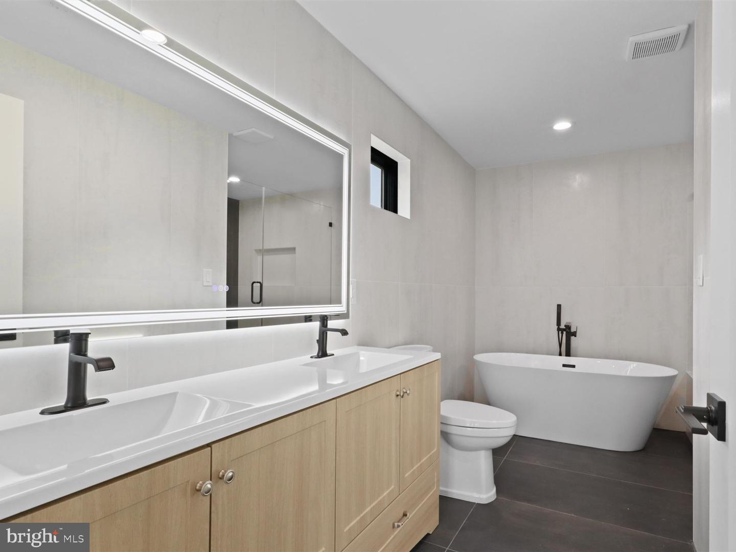 818 N EDGEWOOD ST, ARLINGTON, Virginia 22201, 4 Bedrooms Bedrooms, ,6 BathroomsBathrooms,Residential,For sale,818 N EDGEWOOD ST,VAAR2064320 MLS # VAAR2064320