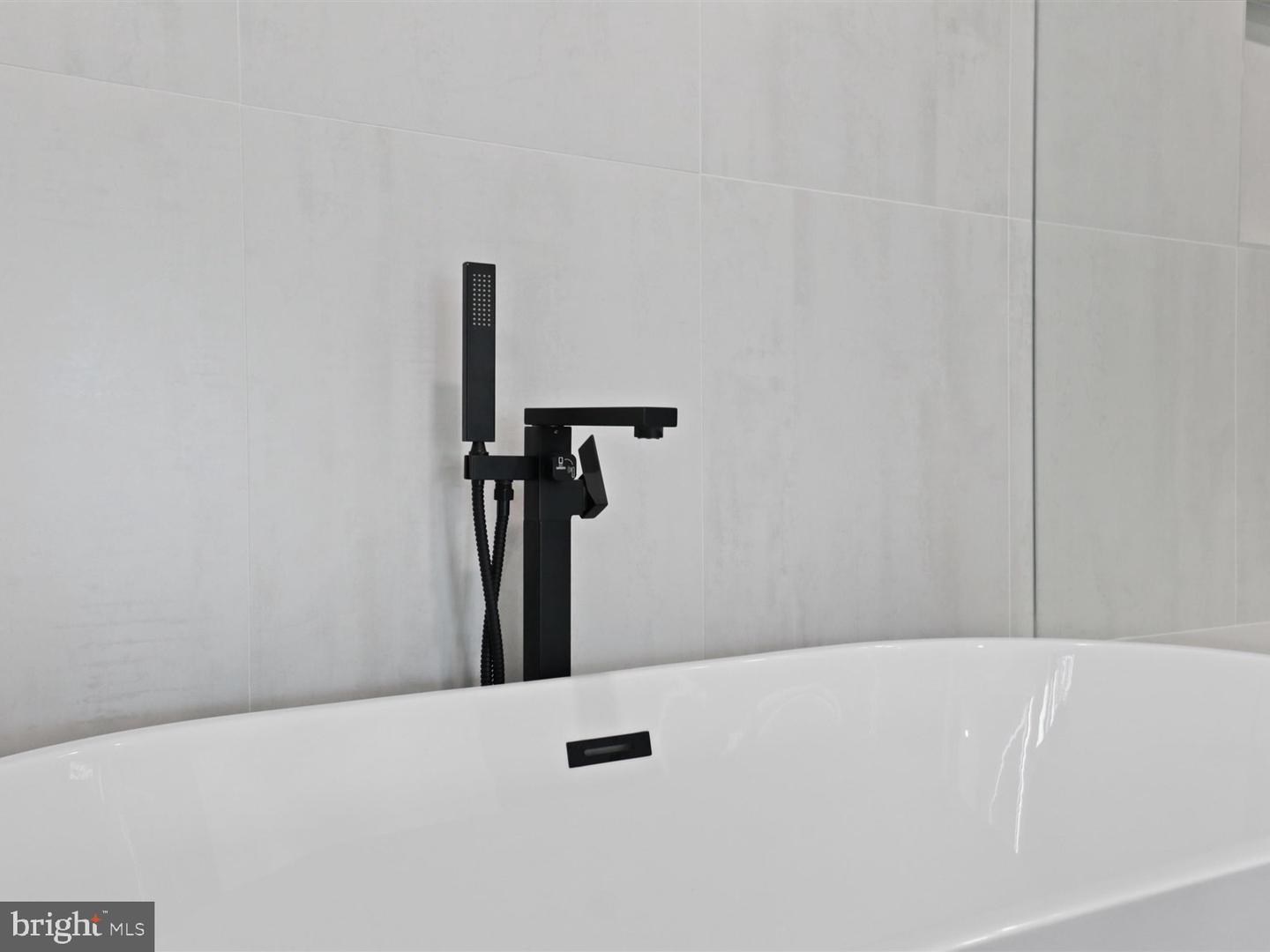 818 N EDGEWOOD ST, ARLINGTON, Virginia 22201, 4 Bedrooms Bedrooms, ,6 BathroomsBathrooms,Residential,For sale,818 N EDGEWOOD ST,VAAR2064320 MLS # VAAR2064320