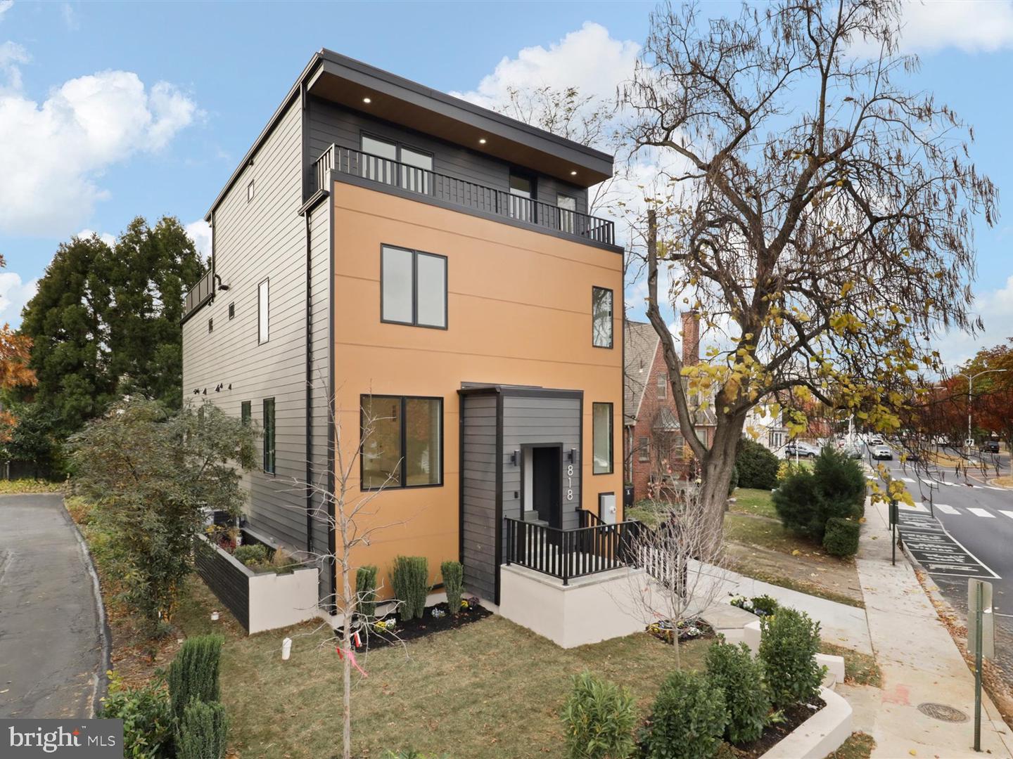 818 N EDGEWOOD ST, ARLINGTON, Virginia 22201, 4 Bedrooms Bedrooms, ,6 BathroomsBathrooms,Residential,For sale,818 N EDGEWOOD ST,VAAR2064320 MLS # VAAR2064320