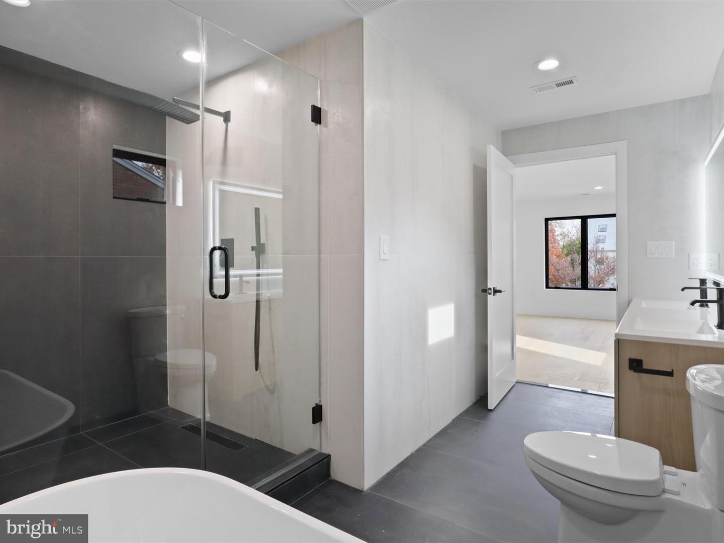 818 N EDGEWOOD ST, ARLINGTON, Virginia 22201, 4 Bedrooms Bedrooms, ,6 BathroomsBathrooms,Residential,For sale,818 N EDGEWOOD ST,VAAR2064320 MLS # VAAR2064320