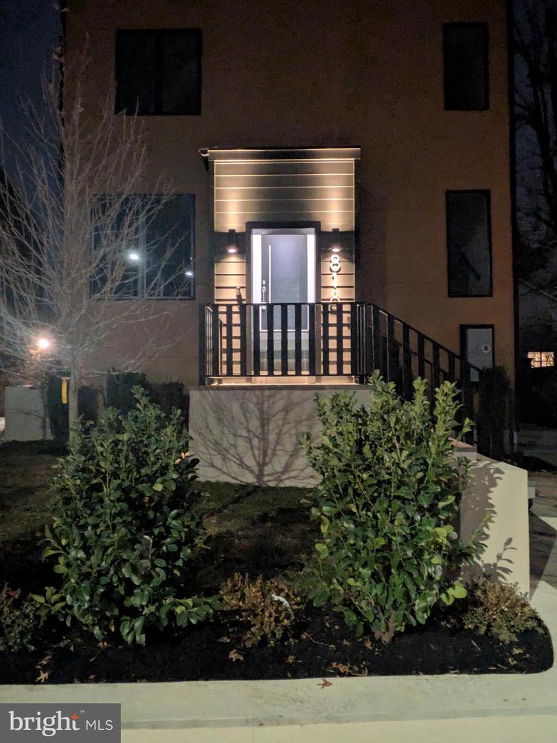 818 N EDGEWOOD ST, ARLINGTON, Virginia 22201, 4 Bedrooms Bedrooms, ,6 BathroomsBathrooms,Residential,For sale,818 N EDGEWOOD ST,VAAR2064320 MLS # VAAR2064320