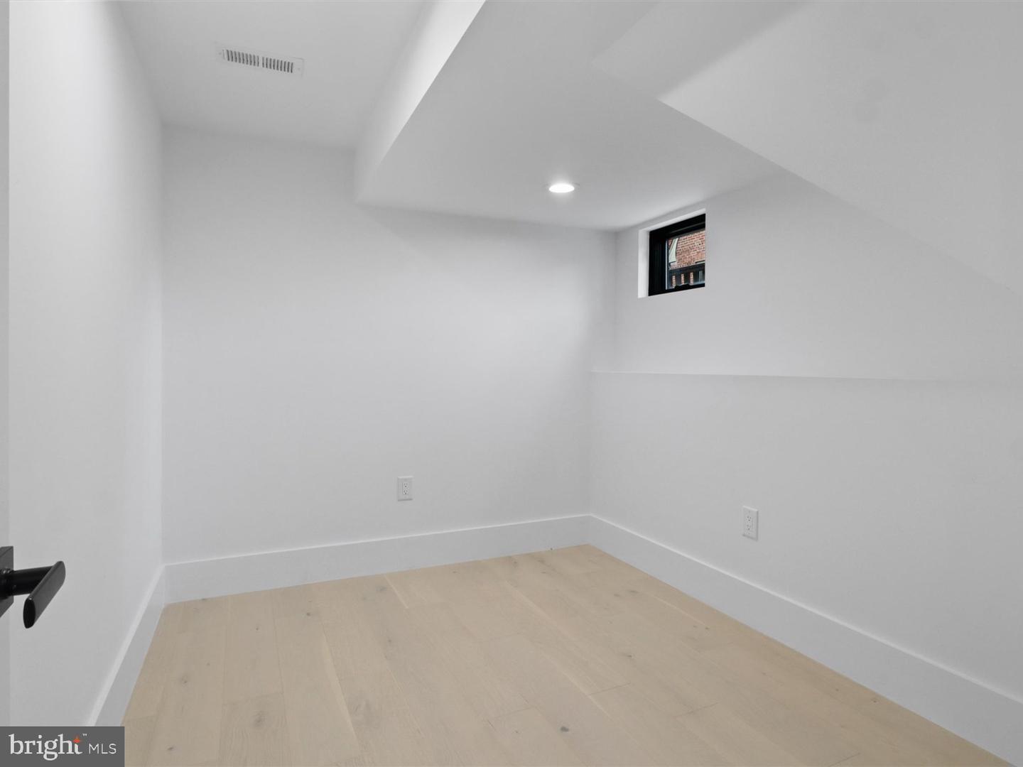 818 N EDGEWOOD ST, ARLINGTON, Virginia 22201, 4 Bedrooms Bedrooms, ,6 BathroomsBathrooms,Residential,For sale,818 N EDGEWOOD ST,VAAR2064320 MLS # VAAR2064320
