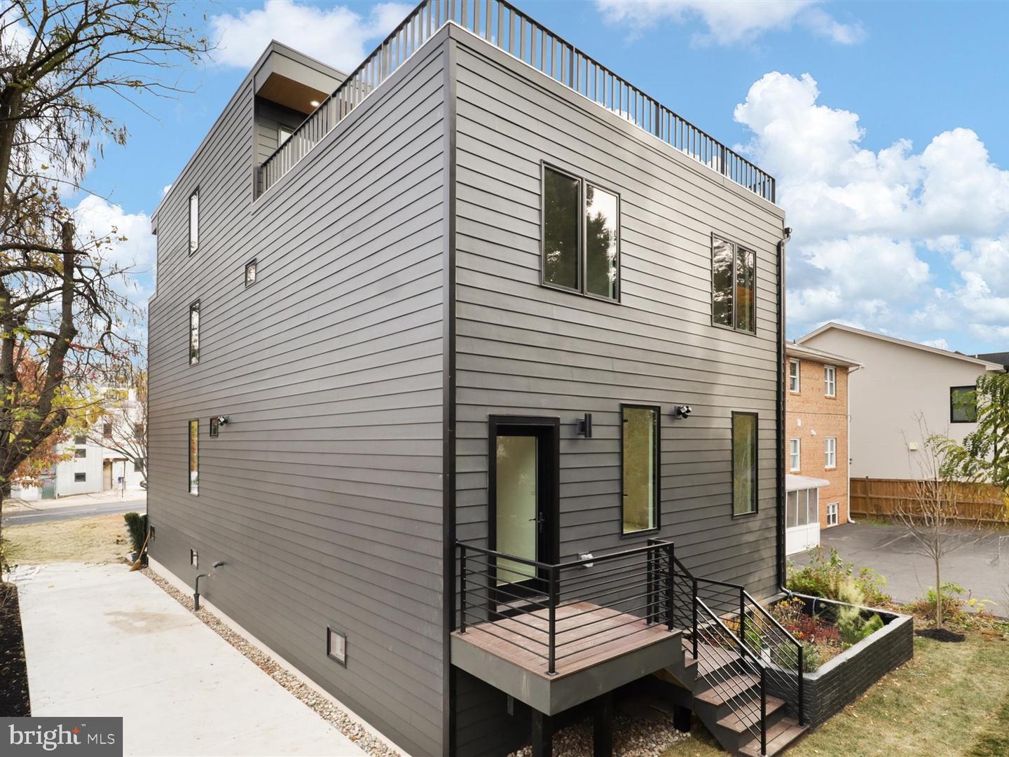 818 N EDGEWOOD ST, ARLINGTON, Virginia 22201, 4 Bedrooms Bedrooms, ,6 BathroomsBathrooms,Residential,For sale,818 N EDGEWOOD ST,VAAR2064320 MLS # VAAR2064320