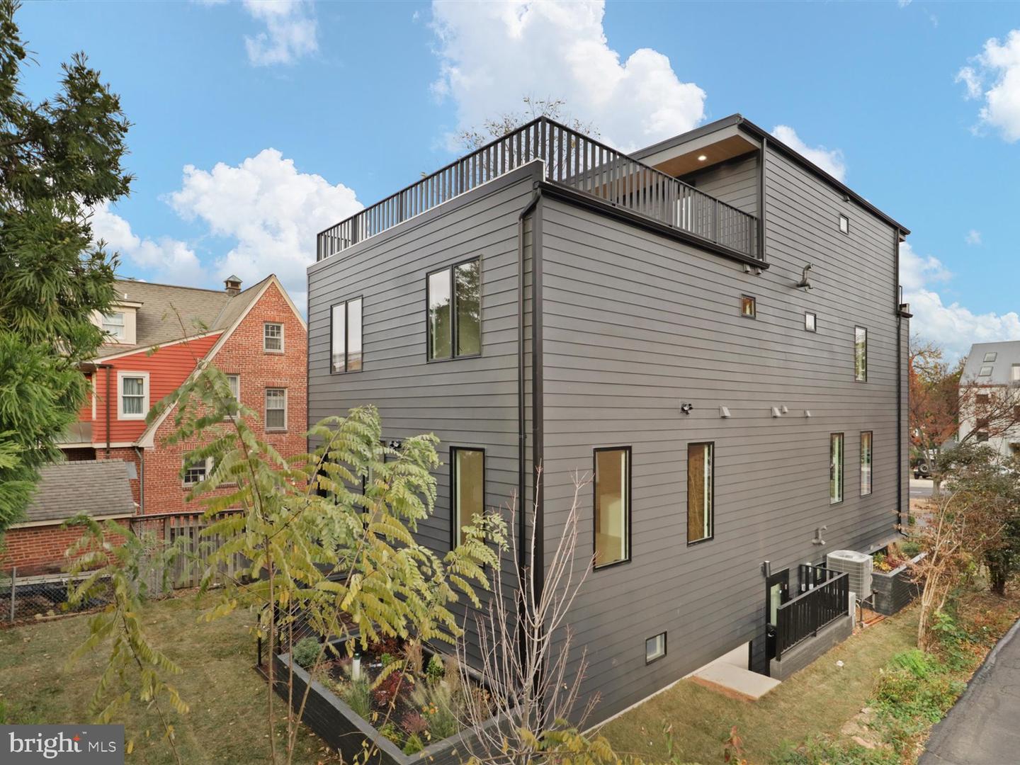 818 N EDGEWOOD ST, ARLINGTON, Virginia 22201, 4 Bedrooms Bedrooms, ,6 BathroomsBathrooms,Residential,For sale,818 N EDGEWOOD ST,VAAR2064320 MLS # VAAR2064320