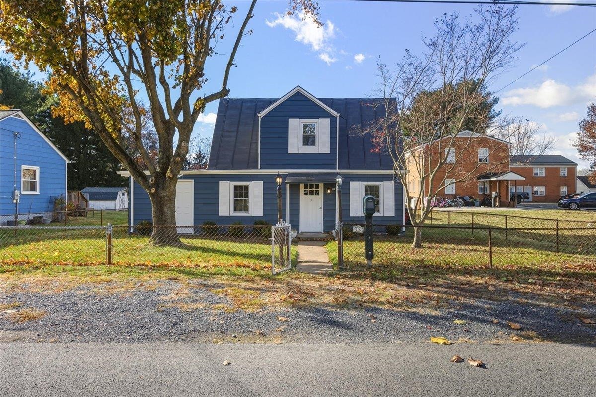 410 BRUCE ST, BRIDGEWATER, Virginia 22812, 3 Bedrooms Bedrooms, ,1 BathroomBathrooms,Residential,410 BRUCE ST,670989 MLS # 670989