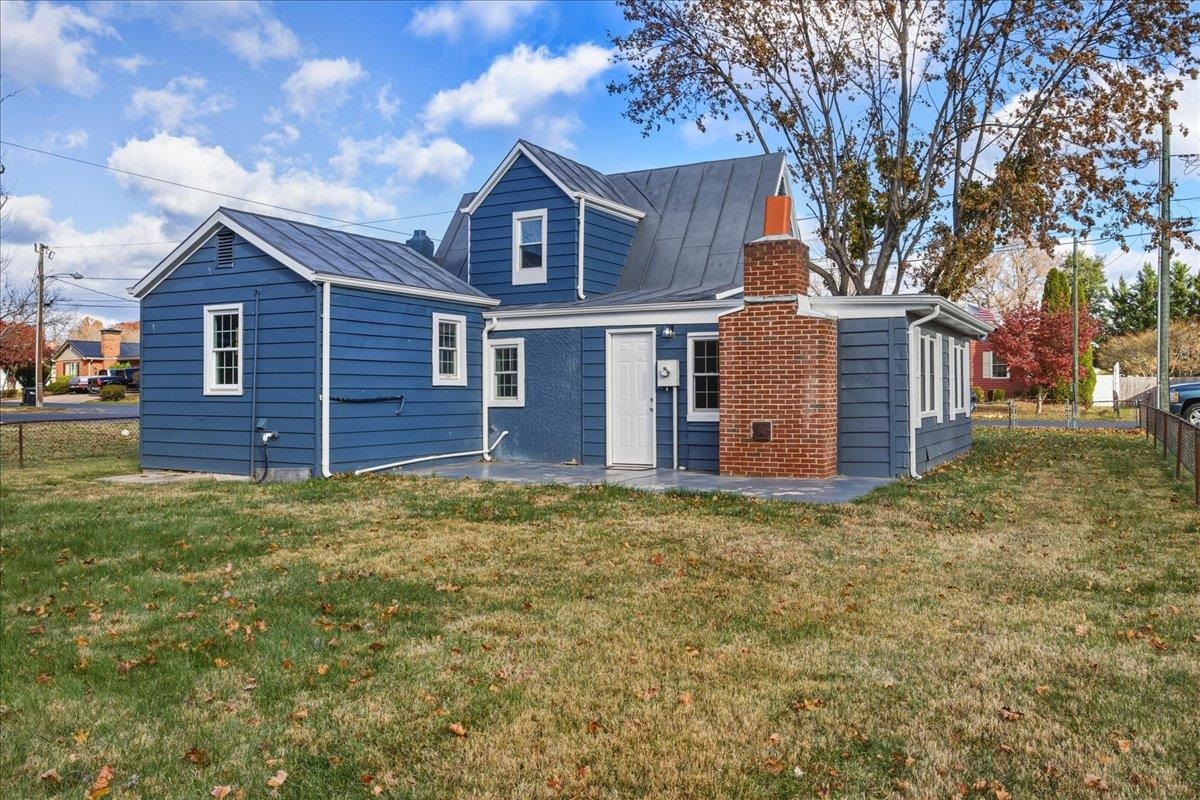 410 BRUCE ST, BRIDGEWATER, Virginia 22812, 3 Bedrooms Bedrooms, ,1 BathroomBathrooms,Residential,410 BRUCE ST,670989 MLS # 670989