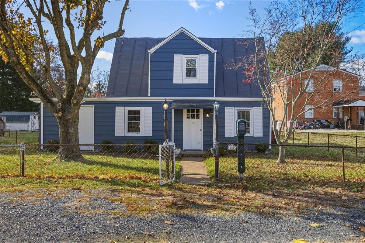 410 BRUCE ST, BRIDGEWATER, Virginia 22812, 3 Bedrooms Bedrooms, ,1 BathroomBathrooms,Residential,410 BRUCE ST,670989 MLS # 670989