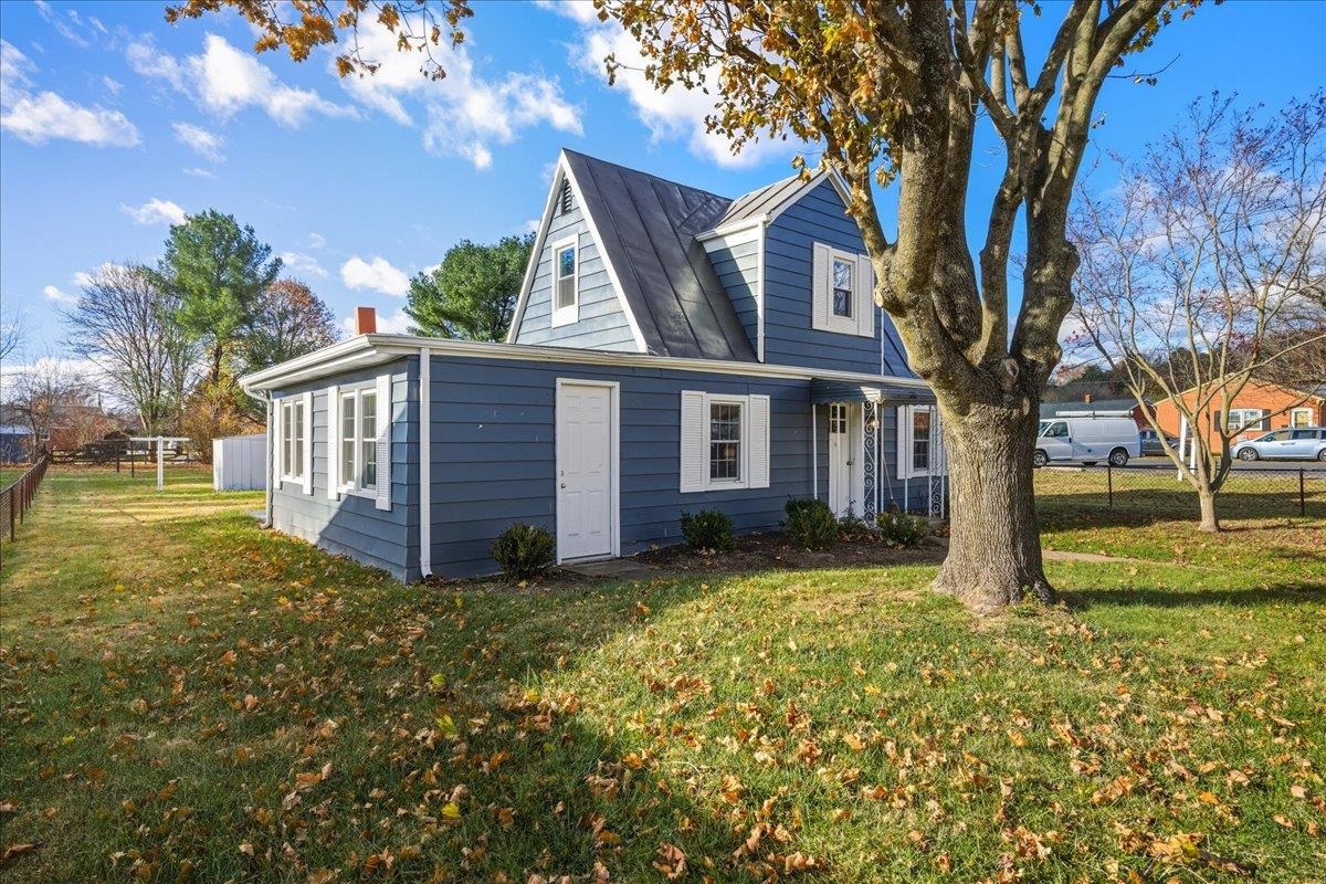 410 BRUCE ST, BRIDGEWATER, Virginia 22812, 3 Bedrooms Bedrooms, ,1 BathroomBathrooms,Residential,410 BRUCE ST,670989 MLS # 670989