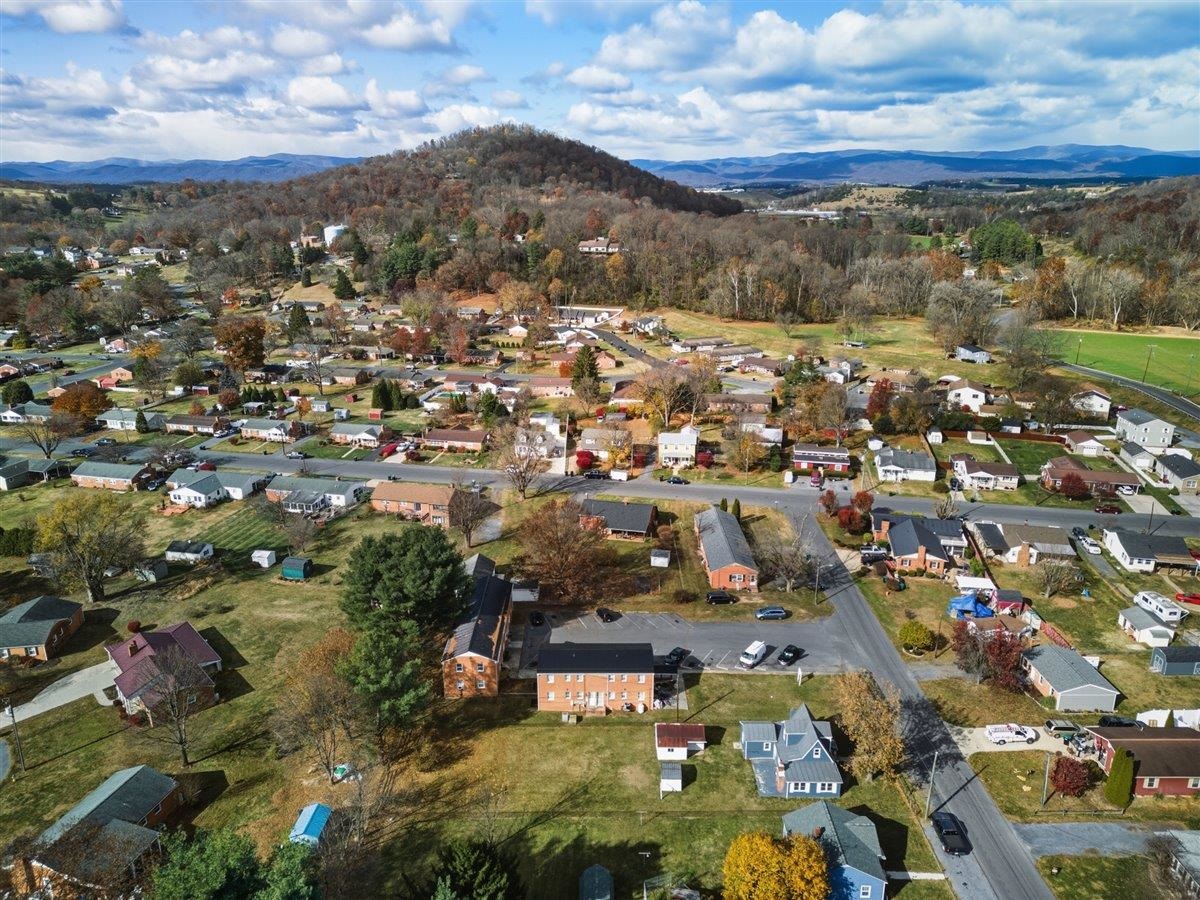 410 BRUCE ST, BRIDGEWATER, Virginia 22812, 3 Bedrooms Bedrooms, ,1 BathroomBathrooms,Residential,410 BRUCE ST,670989 MLS # 670989