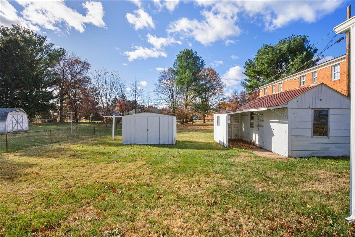 410 BRUCE ST, BRIDGEWATER, Virginia 22812, 3 Bedrooms Bedrooms, ,1 BathroomBathrooms,Residential,410 BRUCE ST,670989 MLS # 670989