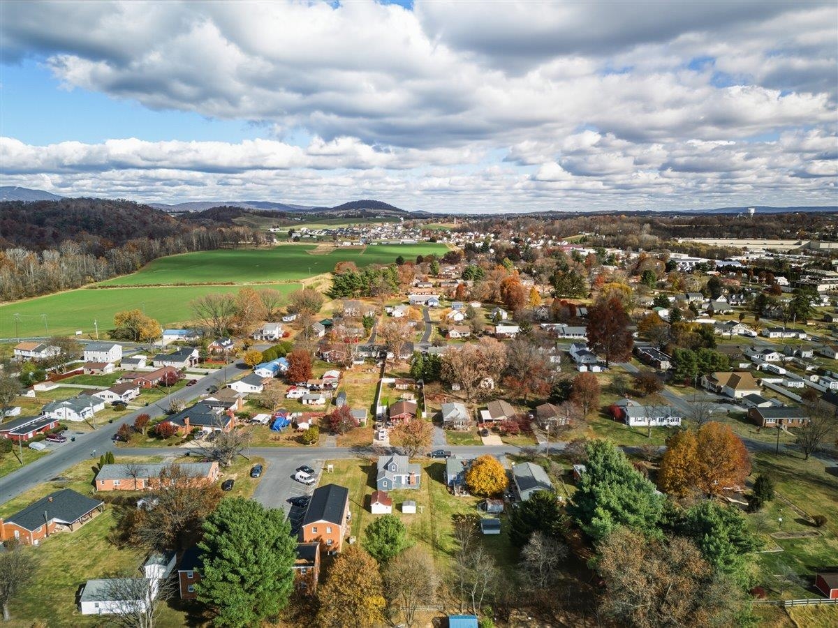 410 BRUCE ST, BRIDGEWATER, Virginia 22812, 3 Bedrooms Bedrooms, ,1 BathroomBathrooms,Residential,410 BRUCE ST,670989 MLS # 670989