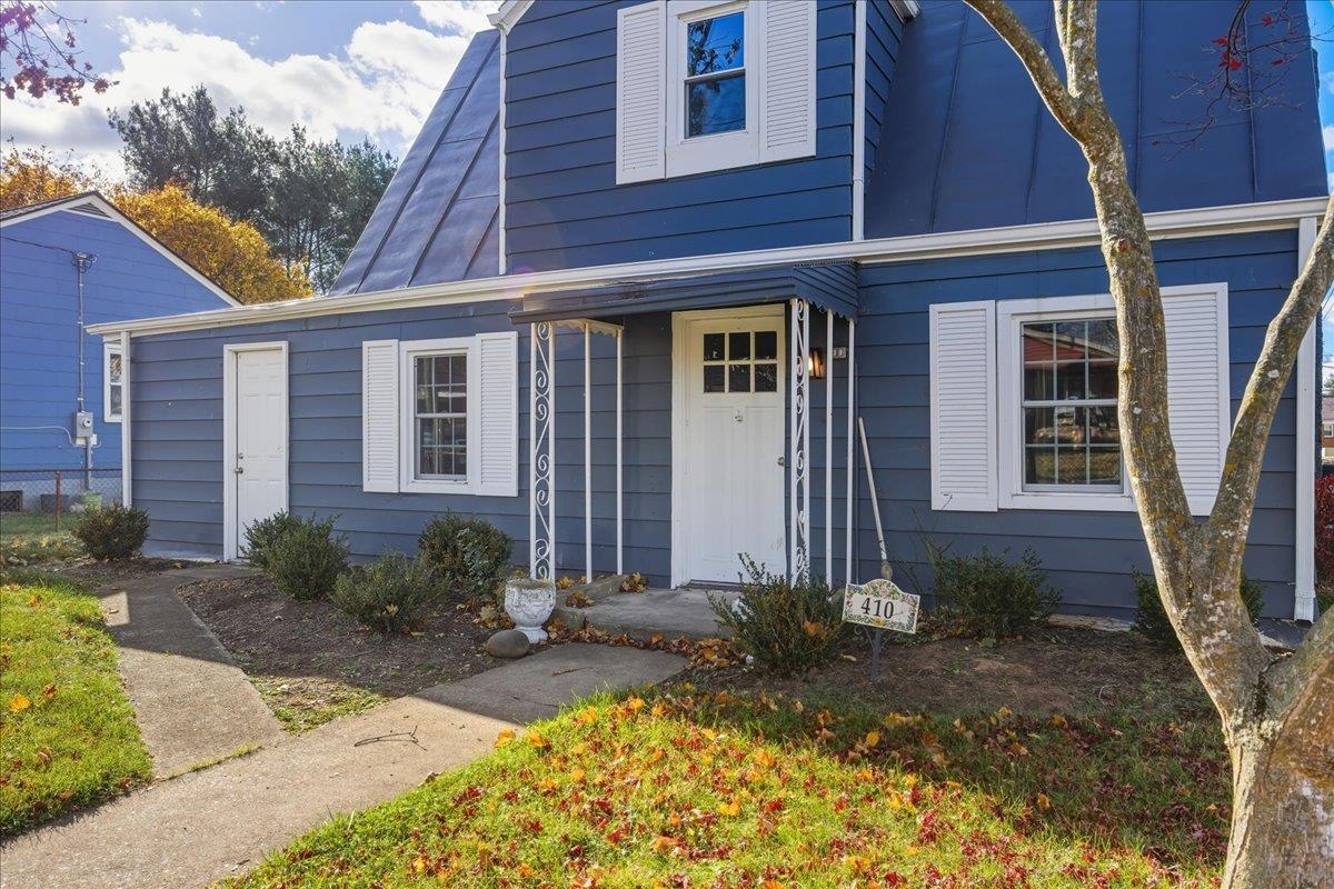 410 BRUCE ST, BRIDGEWATER, Virginia 22812, 3 Bedrooms Bedrooms, ,1 BathroomBathrooms,Residential,410 BRUCE ST,670989 MLS # 670989