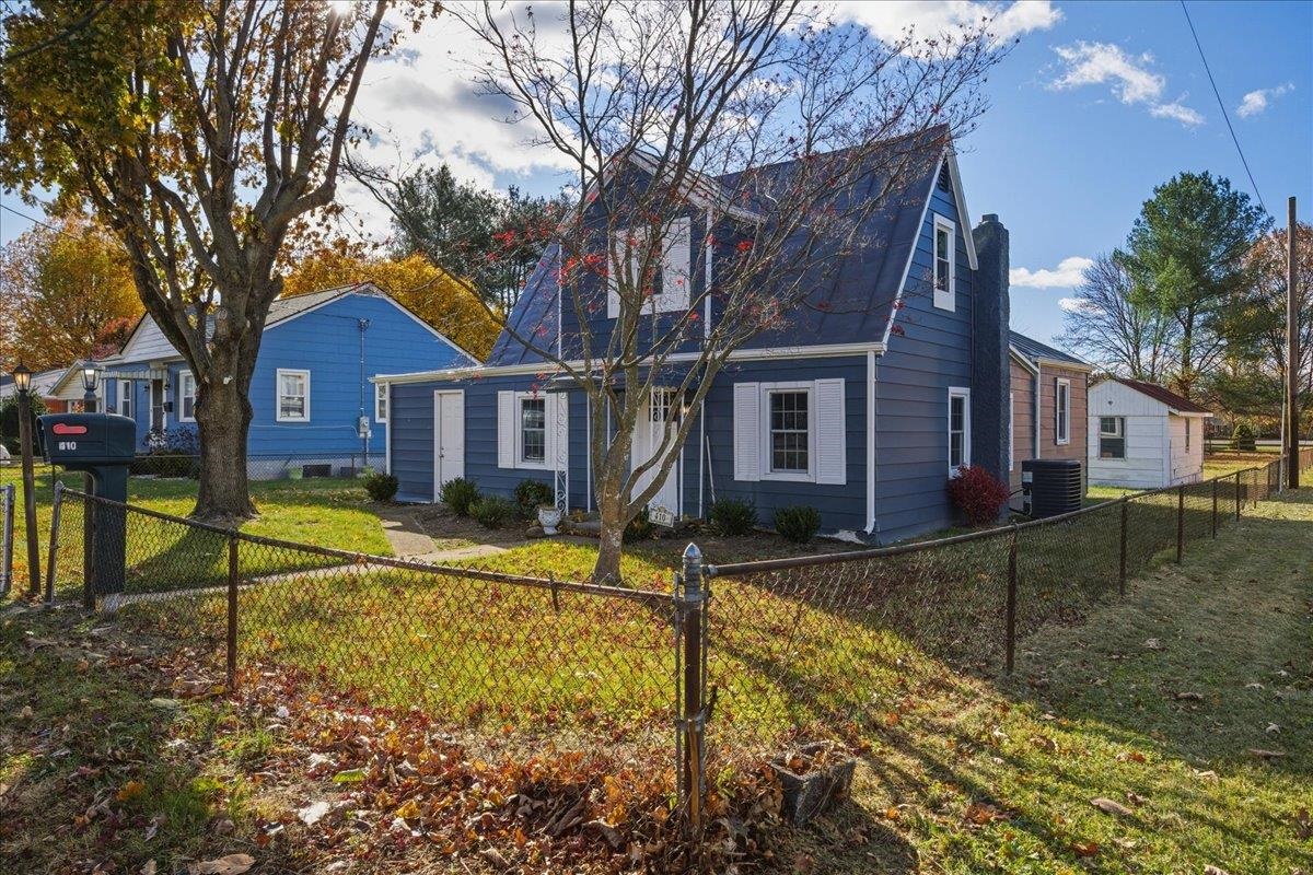 410 BRUCE ST, BRIDGEWATER, Virginia 22812, 3 Bedrooms Bedrooms, ,1 BathroomBathrooms,Residential,410 BRUCE ST,670989 MLS # 670989