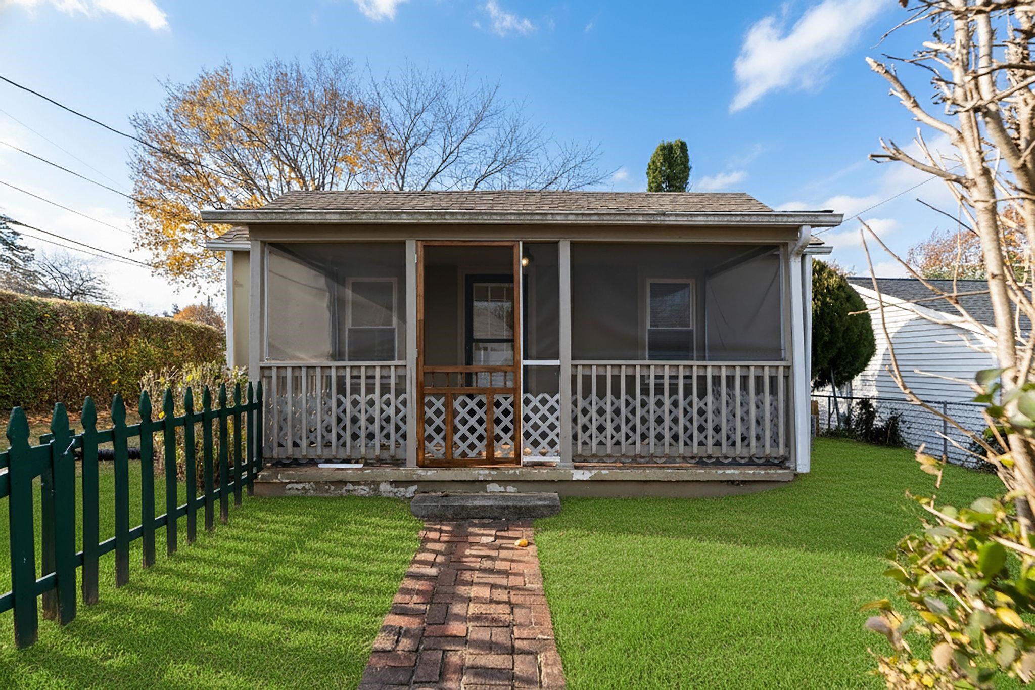 300 HIGHLAND AVE, STAUNTON, Virginia 24401, 2 Bedrooms Bedrooms, ,2 BathroomsBathrooms,Residential,300 HIGHLAND AVE,670992 MLS # 670992