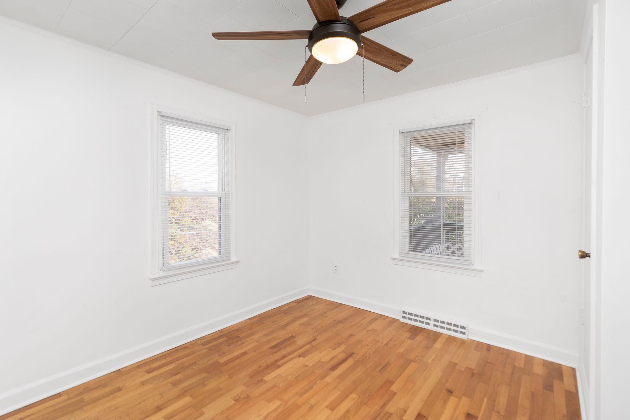 300 HIGHLAND AVE, STAUNTON, Virginia 24401, 2 Bedrooms Bedrooms, ,2 BathroomsBathrooms,Residential,300 HIGHLAND AVE,670992 MLS # 670992