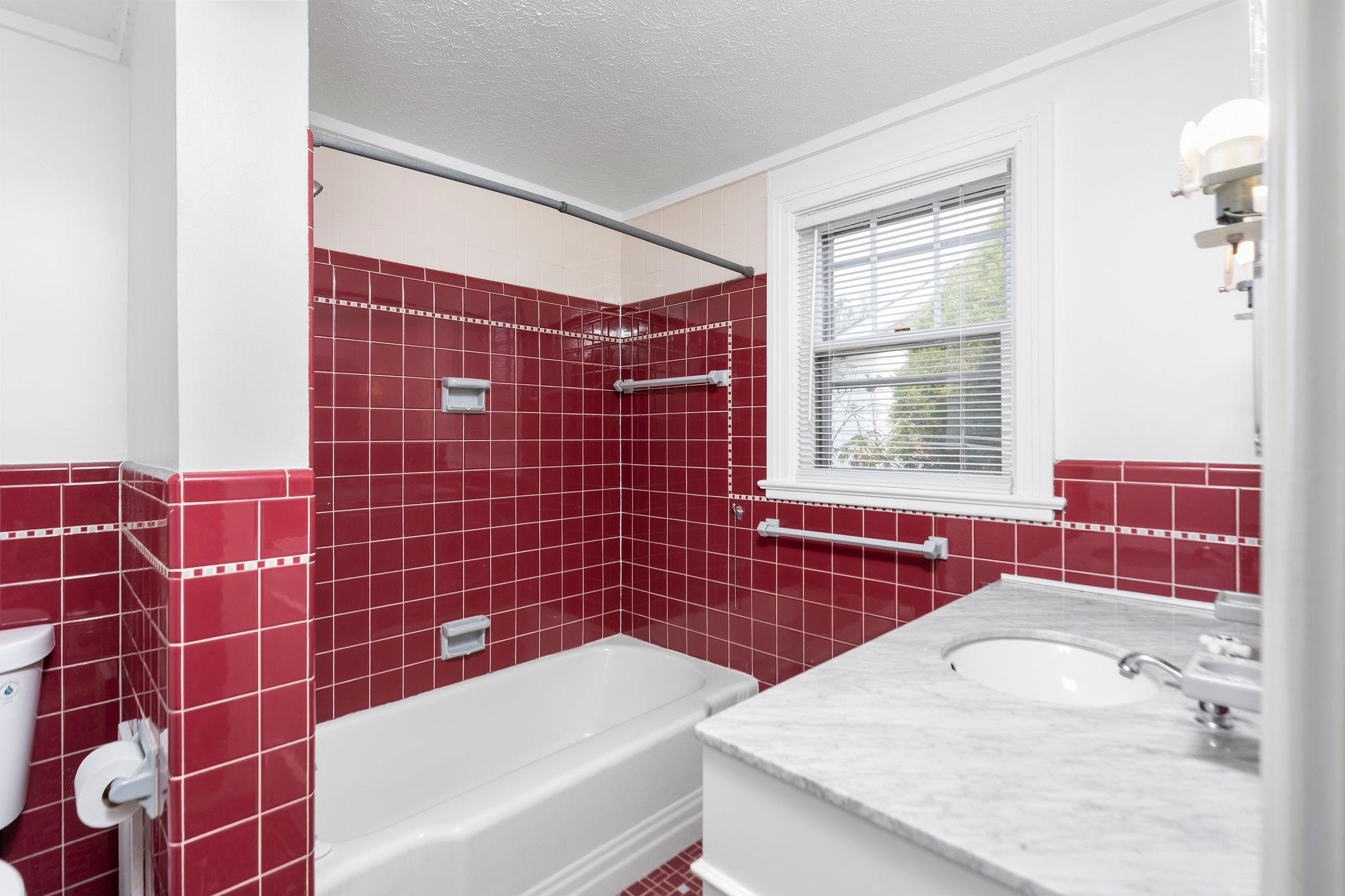 300 HIGHLAND AVE, STAUNTON, Virginia 24401, 2 Bedrooms Bedrooms, ,2 BathroomsBathrooms,Residential,300 HIGHLAND AVE,670992 MLS # 670992