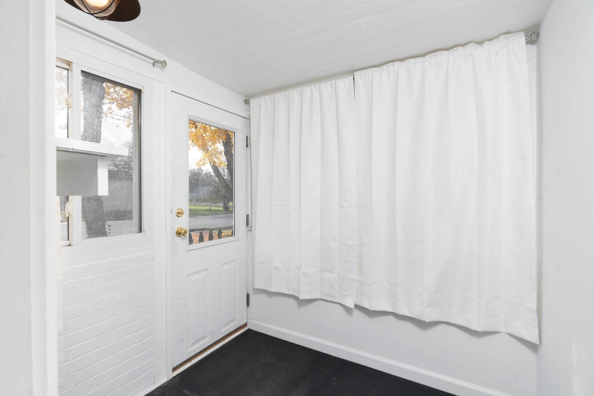 300 HIGHLAND AVE, STAUNTON, Virginia 24401, 2 Bedrooms Bedrooms, ,2 BathroomsBathrooms,Residential,300 HIGHLAND AVE,670992 MLS # 670992