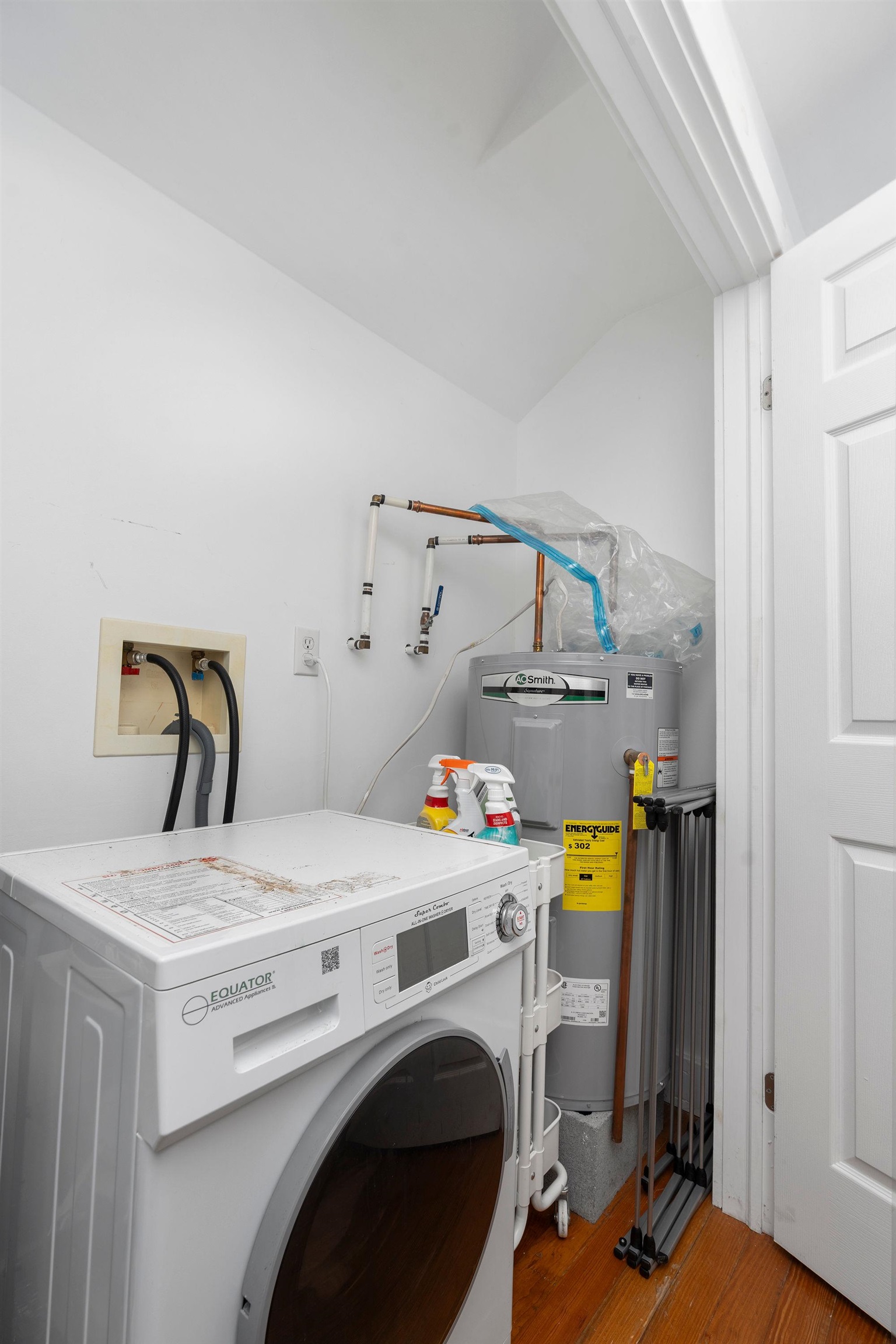 300 HIGHLAND AVE, STAUNTON, Virginia 24401, 2 Bedrooms Bedrooms, ,2 BathroomsBathrooms,Residential,300 HIGHLAND AVE,670992 MLS # 670992