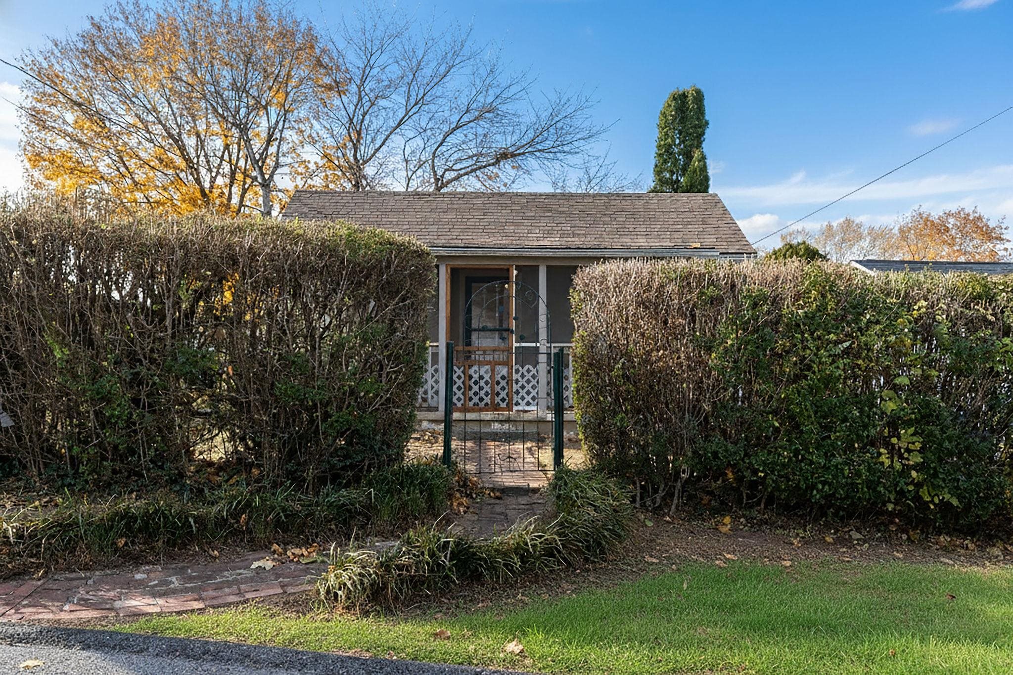 300 HIGHLAND AVE, STAUNTON, Virginia 24401, 2 Bedrooms Bedrooms, ,2 BathroomsBathrooms,Residential,300 HIGHLAND AVE,670992 MLS # 670992