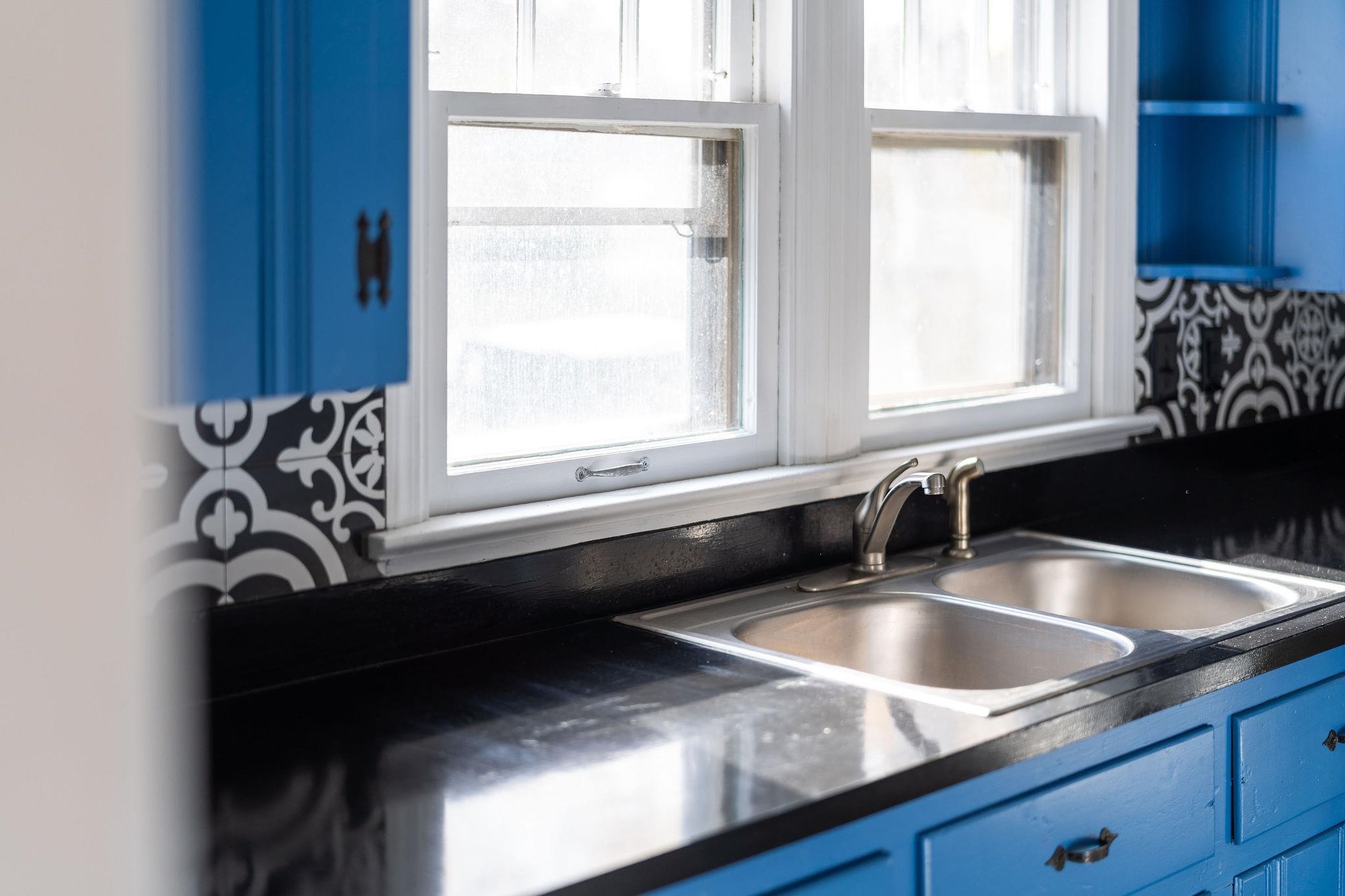 300 HIGHLAND AVE, STAUNTON, Virginia 24401, 2 Bedrooms Bedrooms, ,2 BathroomsBathrooms,Residential,300 HIGHLAND AVE,670992 MLS # 670992