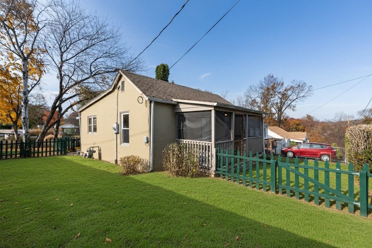 300 HIGHLAND AVE, STAUNTON, Virginia 24401, 2 Bedrooms Bedrooms, ,2 BathroomsBathrooms,Residential,300 HIGHLAND AVE,670992 MLS # 670992