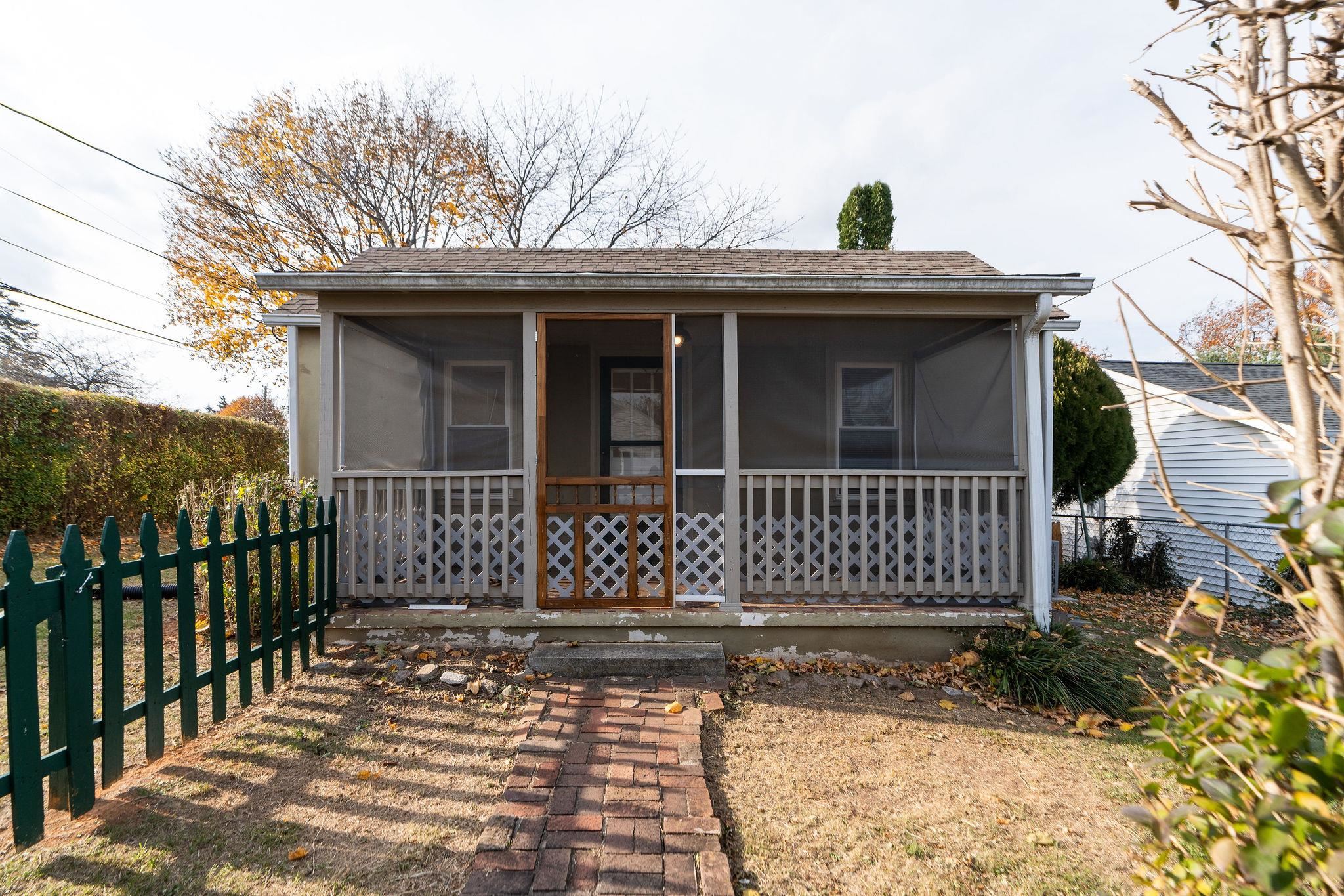 300 HIGHLAND AVE, STAUNTON, Virginia 24401, 2 Bedrooms Bedrooms, ,2 BathroomsBathrooms,Residential,300 HIGHLAND AVE,670992 MLS # 670992