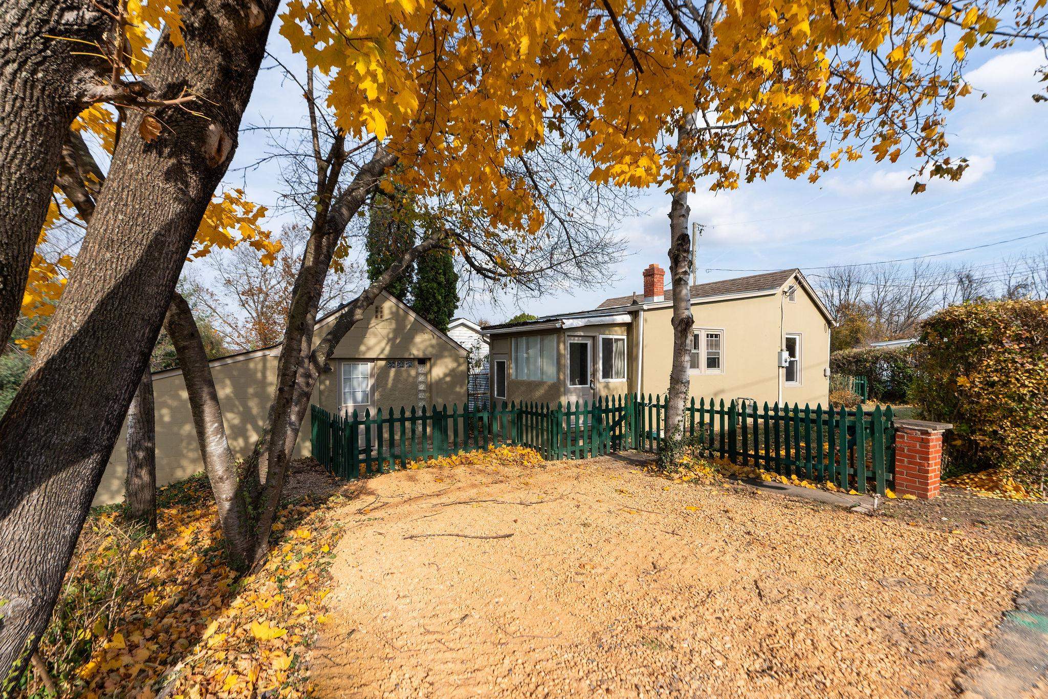 300 HIGHLAND AVE, STAUNTON, Virginia 24401, 2 Bedrooms Bedrooms, ,2 BathroomsBathrooms,Residential,300 HIGHLAND AVE,670992 MLS # 670992