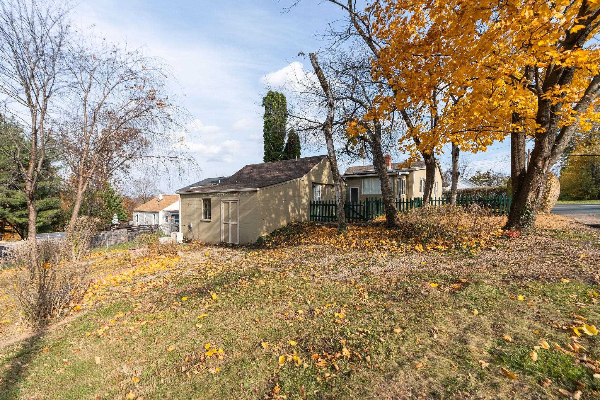 300 HIGHLAND AVE, STAUNTON, Virginia 24401, 2 Bedrooms Bedrooms, ,2 BathroomsBathrooms,Residential,300 HIGHLAND AVE,670992 MLS # 670992